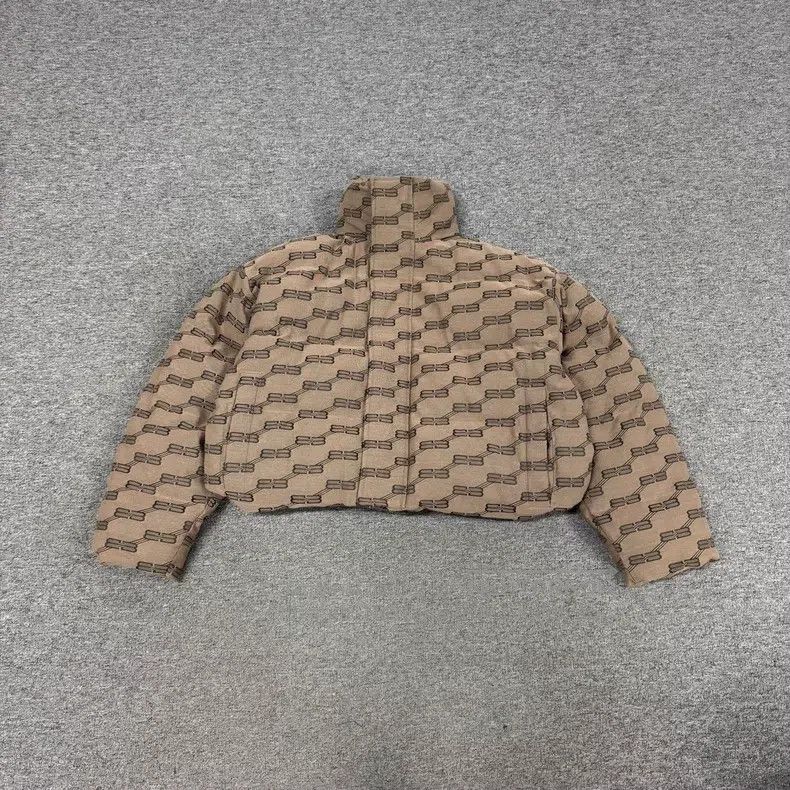 Balenciaga Balenciaga Printed Puffer Jacket in Short Crop Size XXS / US 00 / IT 34 - 1 Thumbnail