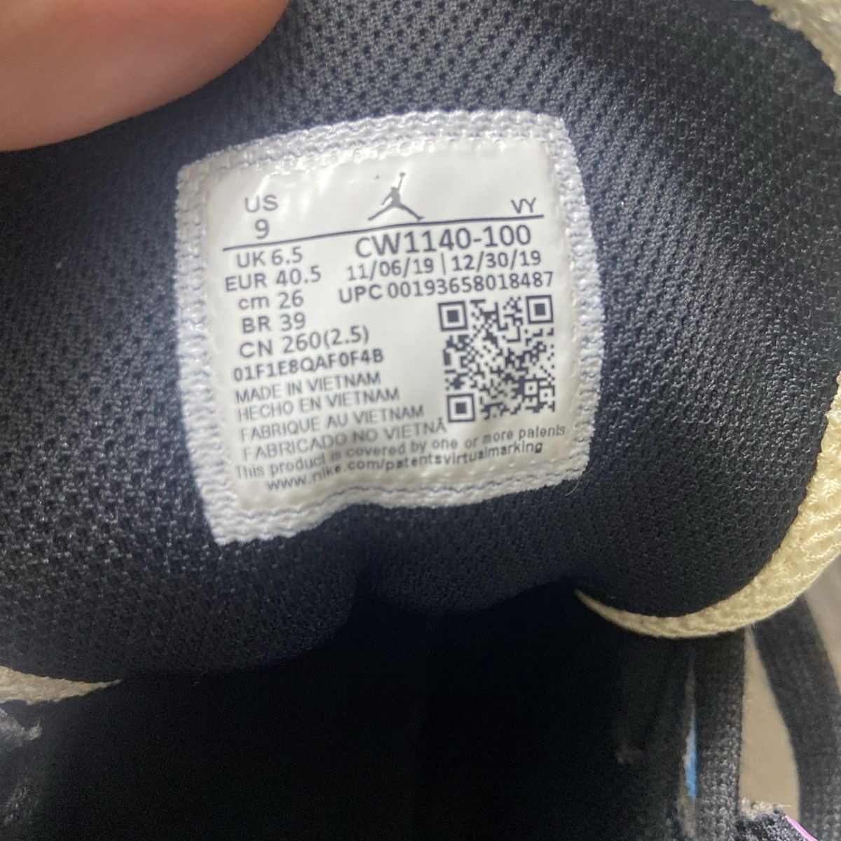 Jordan Brand 2020 Wmns Air Jordan 1 Mid SE 'Lightbulb' Size US 9 / IT 39 - 6 Thumbnail