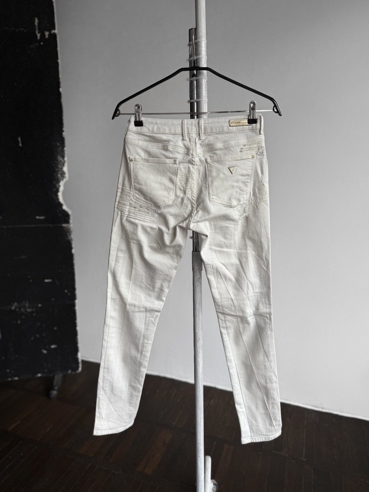 Guess Guess Womens White Distressed Skinny Jegging Mid Rise Jeans Size 27" / US 4 / IT 40 - 2 Thumbnail