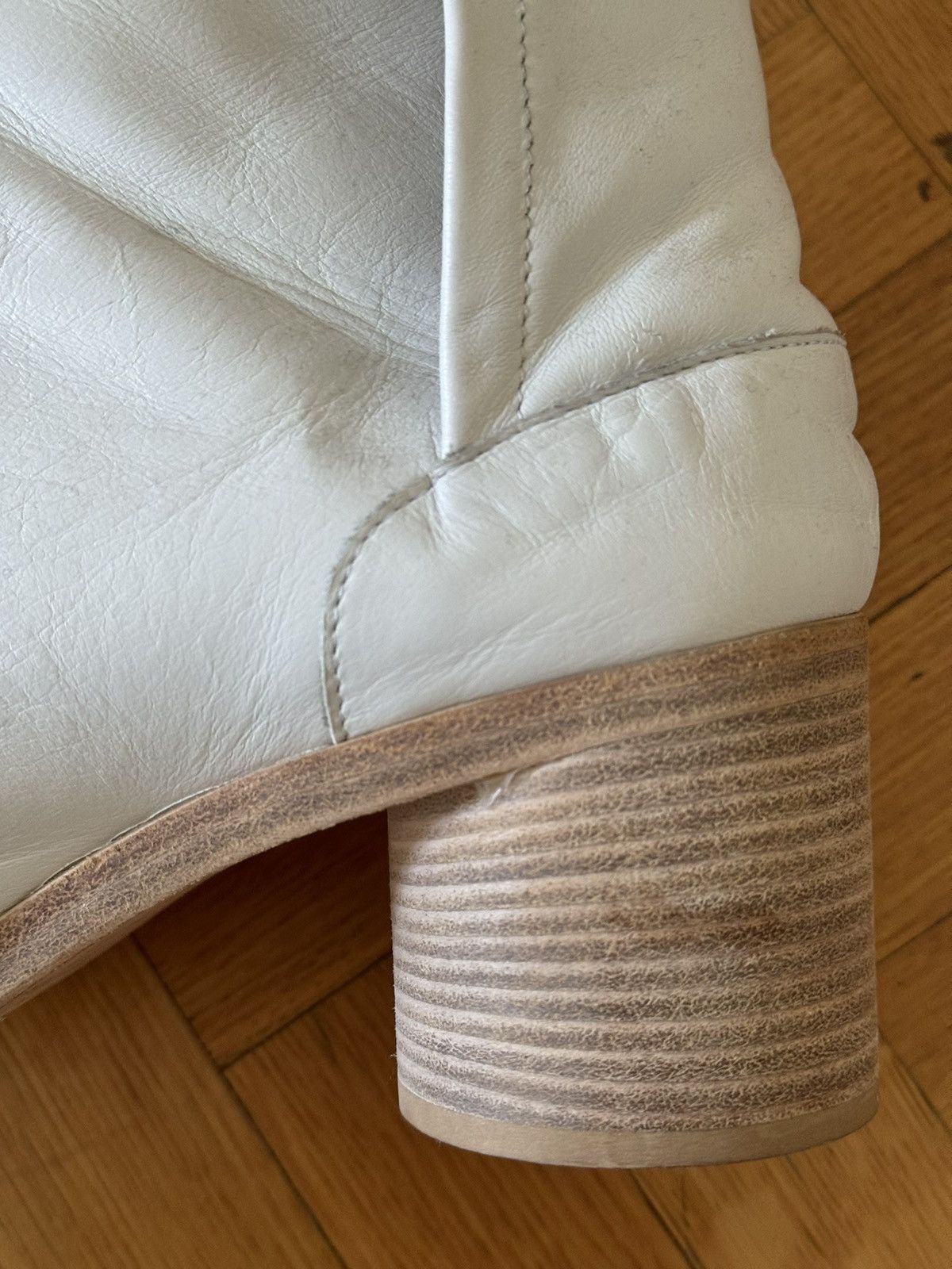 MAISON MARGIELA white ankle tabi