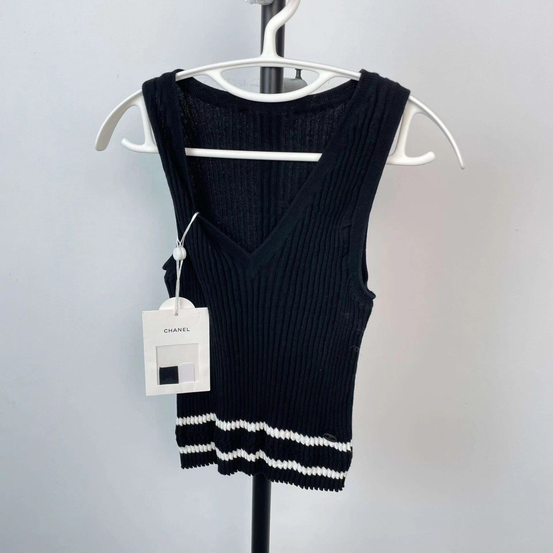 Chanel Chanel Black Knit Short-Sleeve Tee EU38 Size S / US 4 / IT 40 - 4 Thumbnail