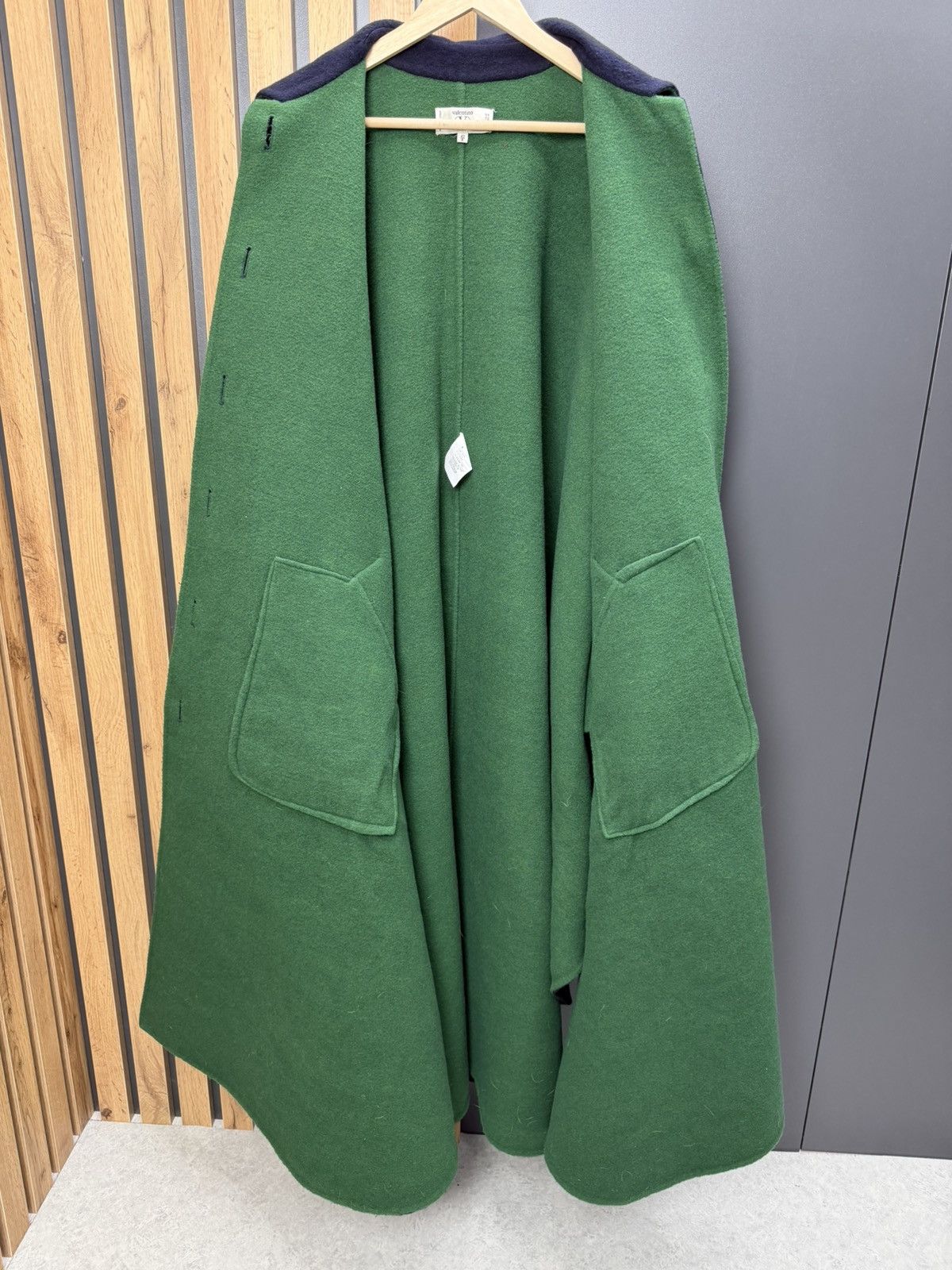 Valentino Valentino Miss V Wool Cape Coat Navy Size 42 Size M / US 6-8 / IT 42-44 - 14 Thumbnail
