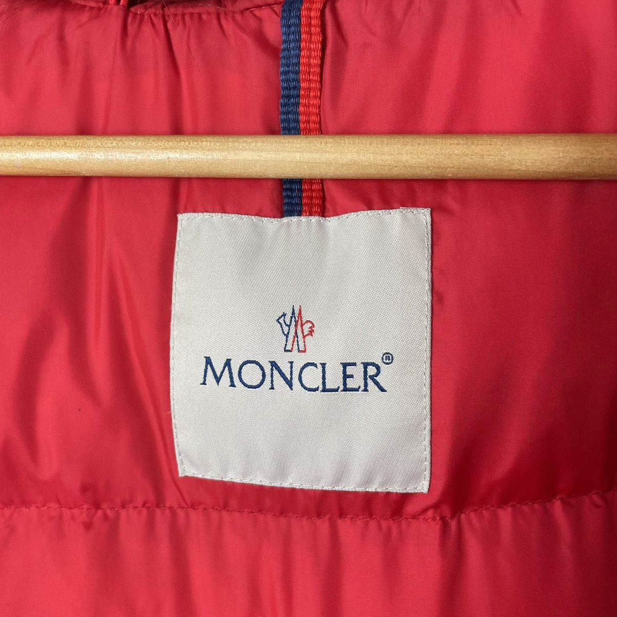 Moncler Moncler MESANGE GIUBBOTTO Women’s Down Jacket Fur size XS Size XS / US 0-2 / IT 36-38 - 9 Thumbnail