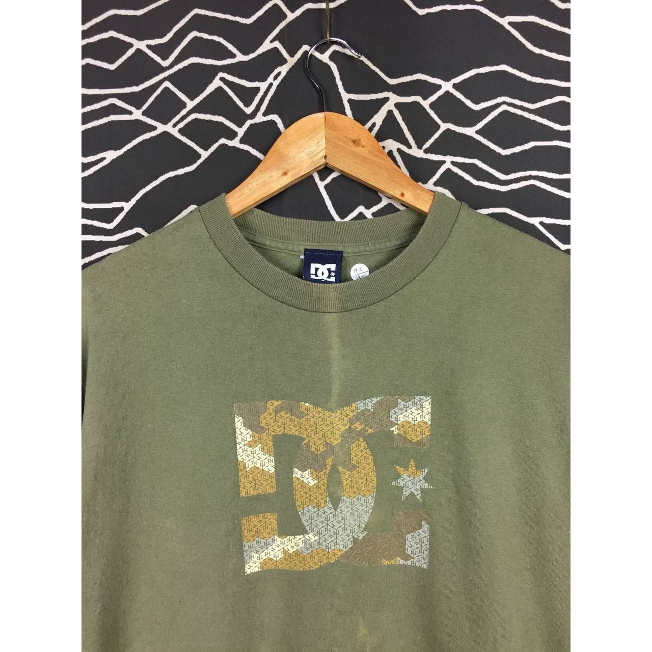 DC × Vintage Vtg Y2K DC Shoes Center Logo Skate Skateboard Tee Size US M / EU 48-50 / 2 - 3 Thumbnail