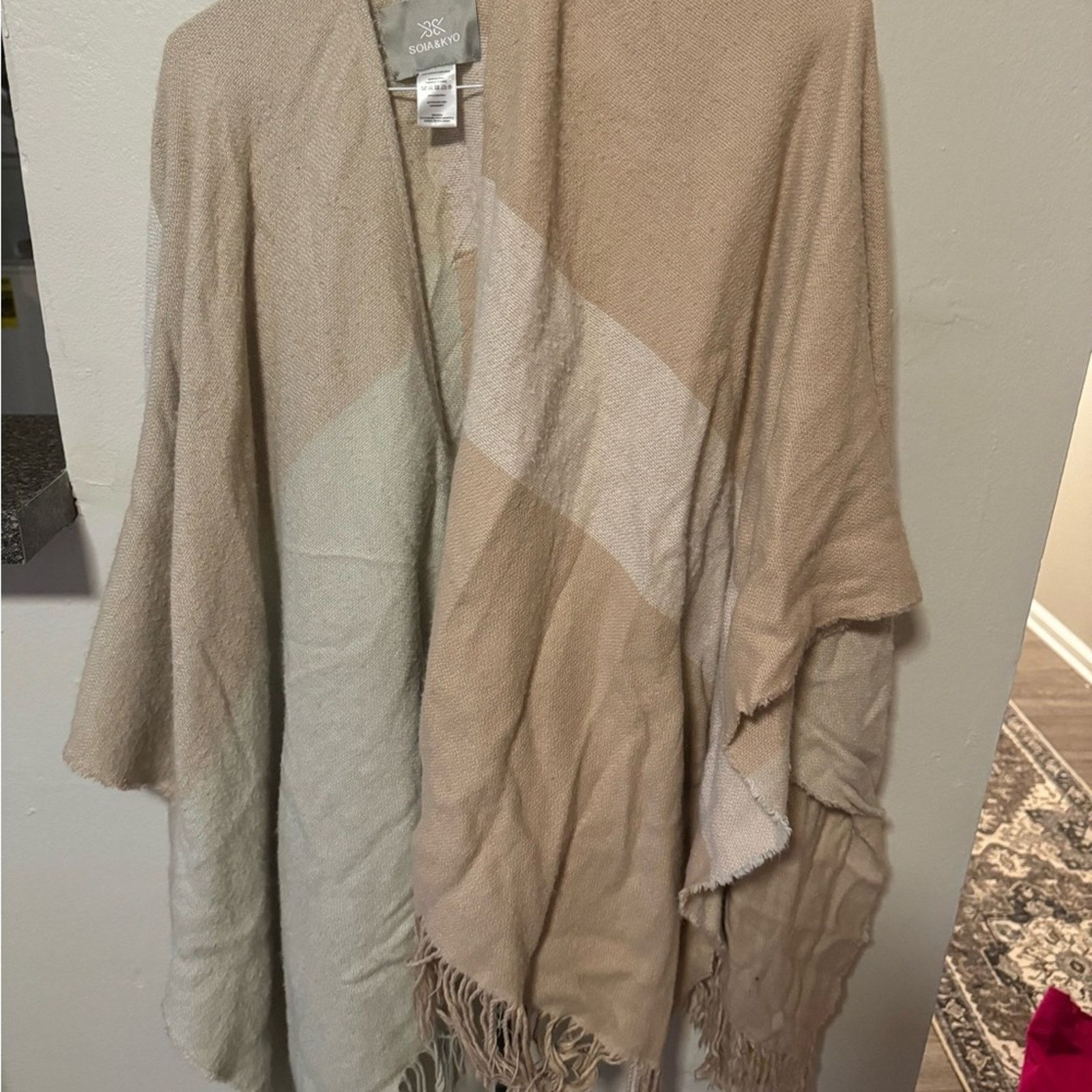 Soia & Kyo Stylish Tan and Cream Shawl with Fringe Size ONE SIZE - 1 Preview