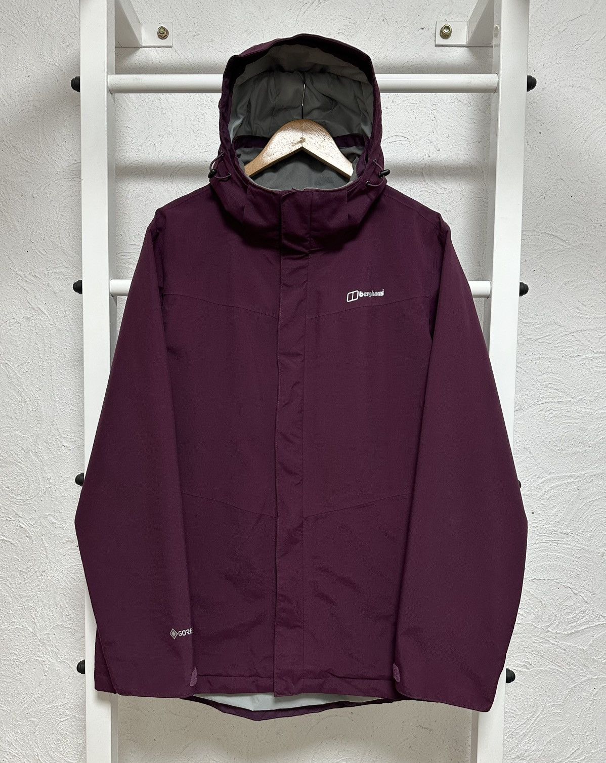 Berghaus Berghaus Women’s Size XXL Purple Gore-Tex Outdoor Jacket Size XXL / US 16-18 / IT 52-54 - 1 Thumbnail