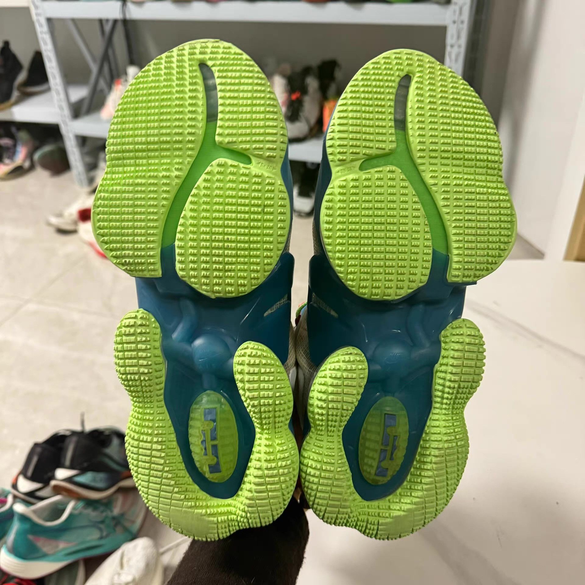 Nike Nike Zoom LeBron 19 Q11 Size US 7 / EU 40 - 4 Thumbnail