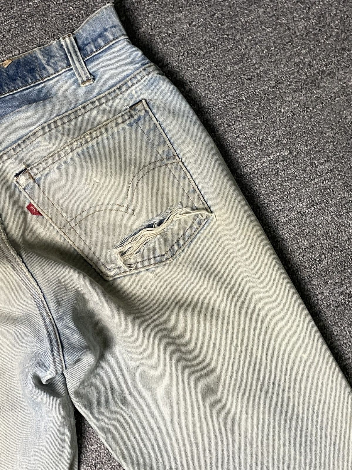 Vintage LEVIS Fashion Ripped Jeans (83)
