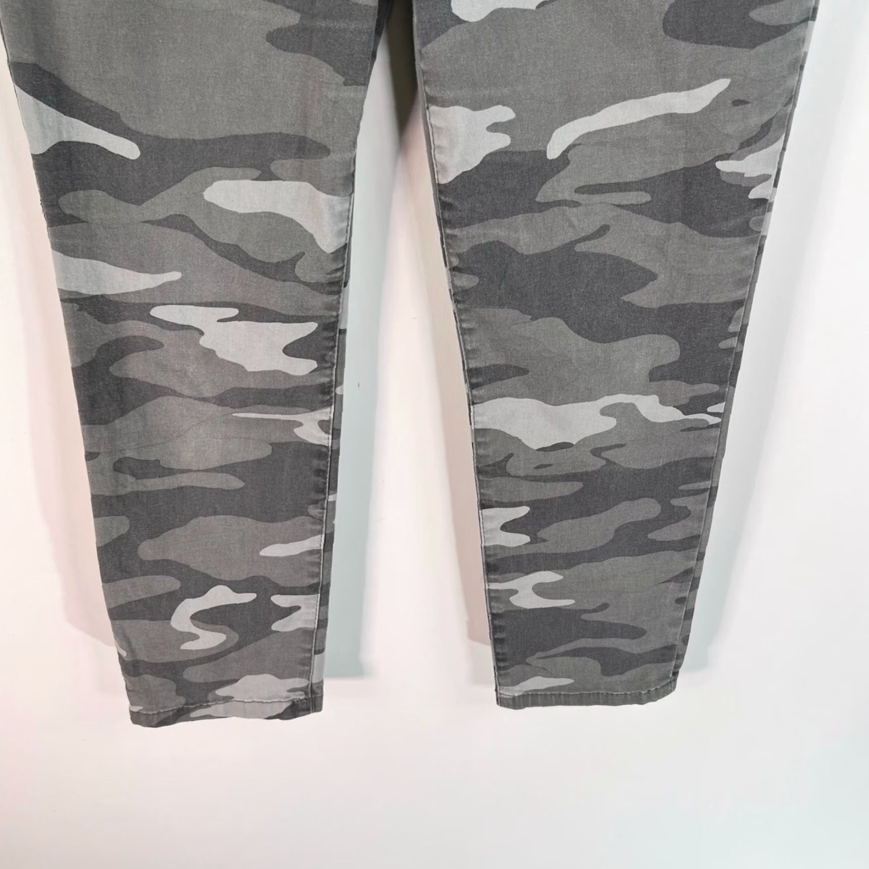 Vintage Democracy Camo Denim Cargo Pants Womens Size 10 Gray Stretch Slim Fit 5-Pocket Design Size 32" / US 10 / IT 46 - 3 Thumbnail