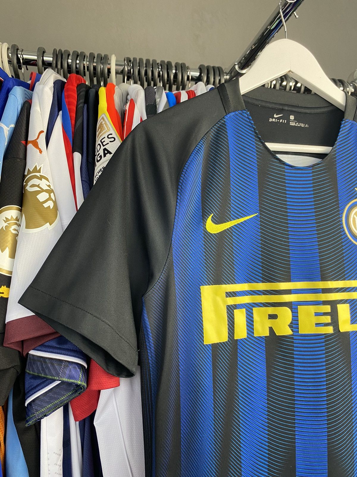 Nike 2016/17 NIKE INTER MILAN HOME SOCCER FOOTBALL JERSEY SHIRT Size US S / EU 44-46 / 1 - 3 Thumbnail