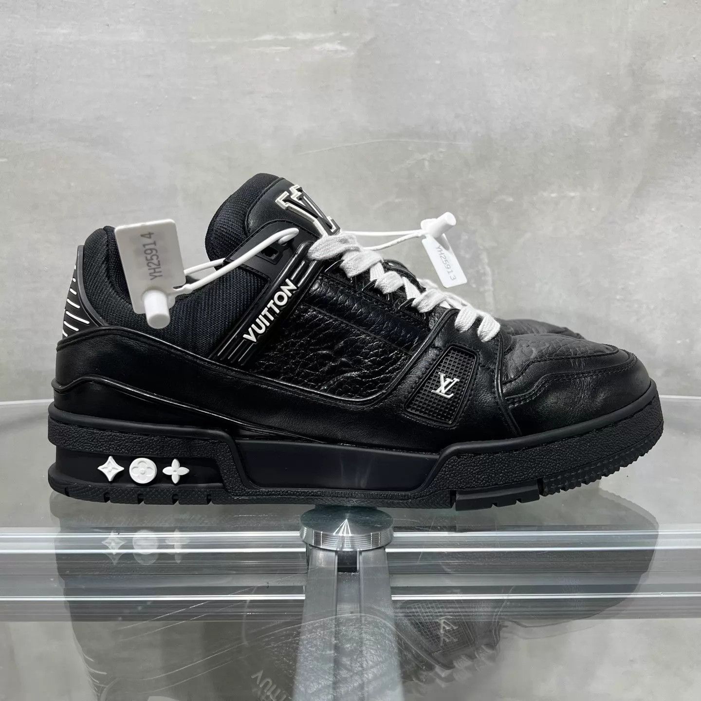 Louis Vuitton LV Trainer Black Warrior UK6.5 Size US 7.5 / EU 40-41 - 4 Thumbnail