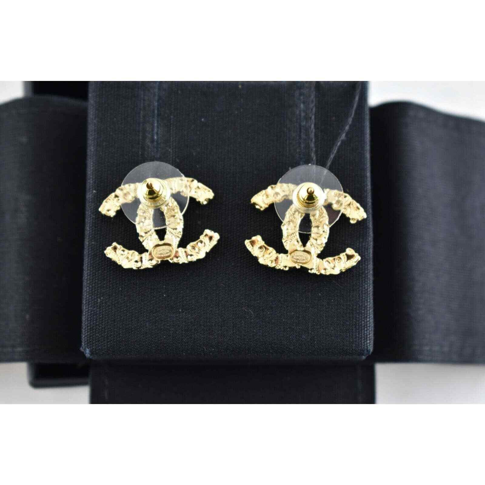 Chanel Chanel Gold Interlocking Hammered Drop Statement Earrings Size ONE SIZE - 12 Thumbnail