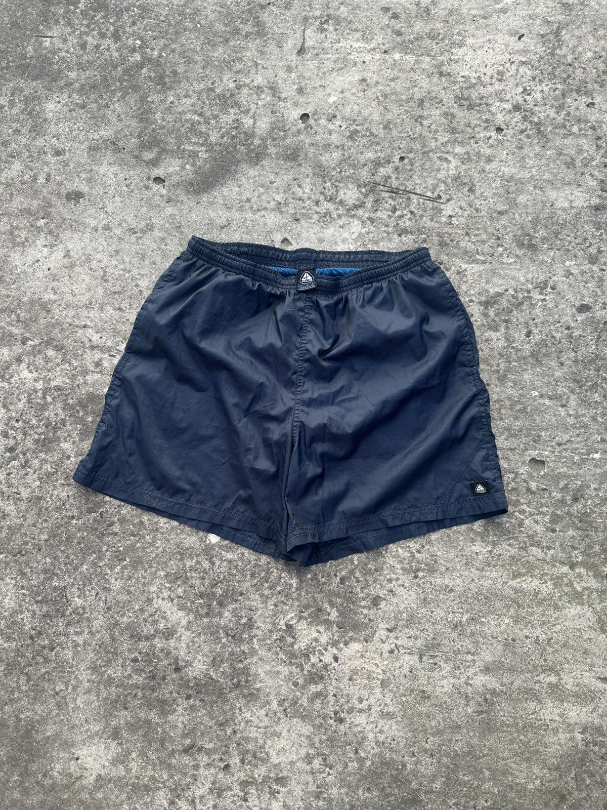 Nike ACG Y2K vintage ACG Nike shorts 90s swoosh Streetwear rare hype Size US 34 / EU 50 - 1 Thumbnail
