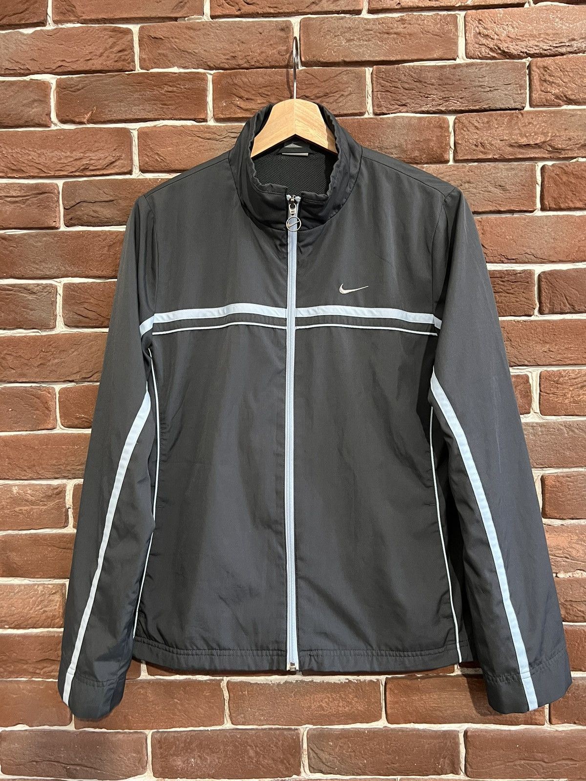 Nike Vintage 00s y2k Nike Logo Windbreaker Jacket M Hype Street Size M / US 6-8 / IT 42-44 - 1 Thumbnail