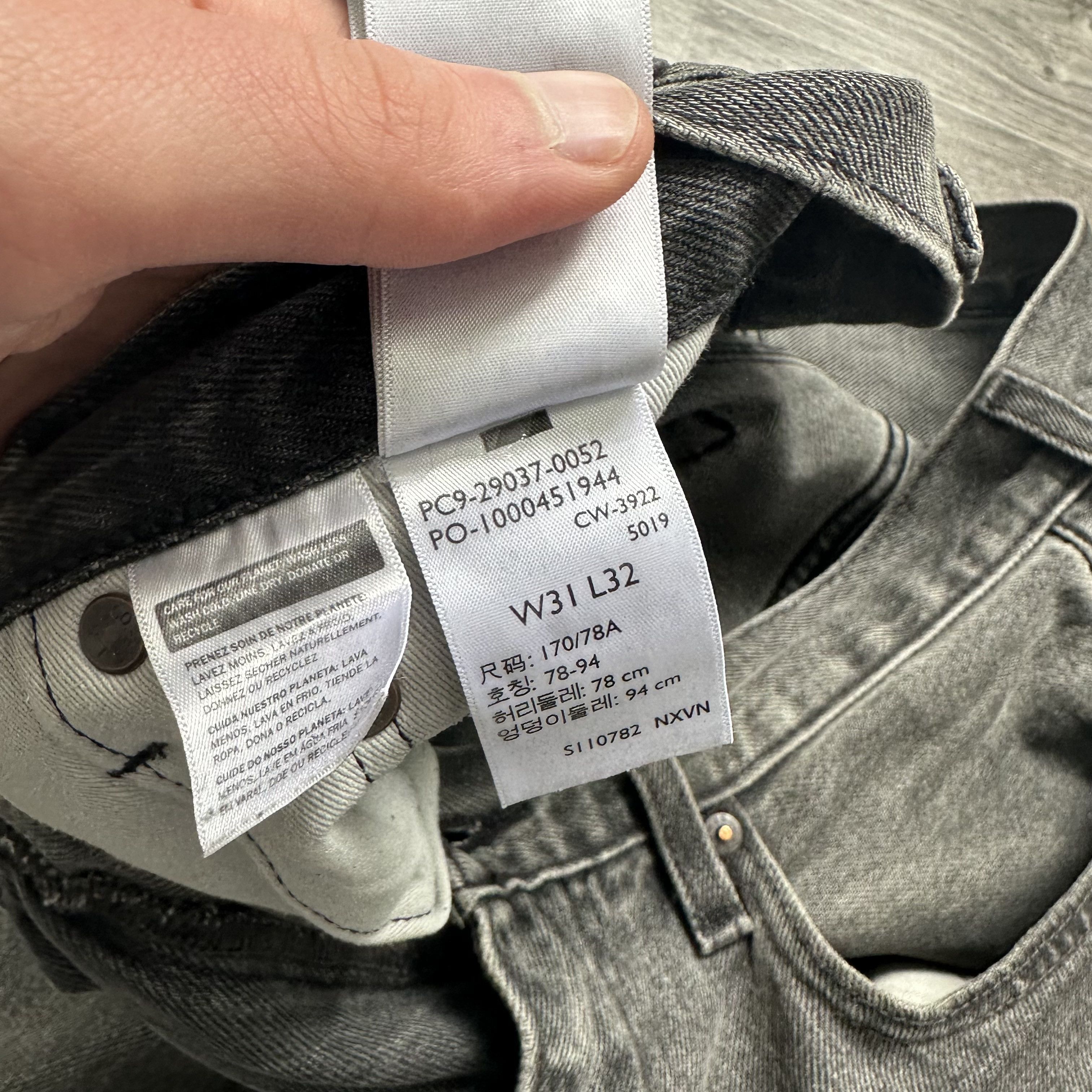 Levi's × Vintage CUSTOM MADE LEVIS 568 STAY LOOSE BAGGY JEANS Size US 31 - 9 Thumbnail