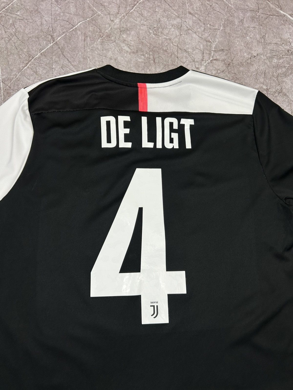 Adidas Juventus 2019/20 De Ligt Home Jersey Size US M / EU 48-50 / 2 - 11 Thumbnail