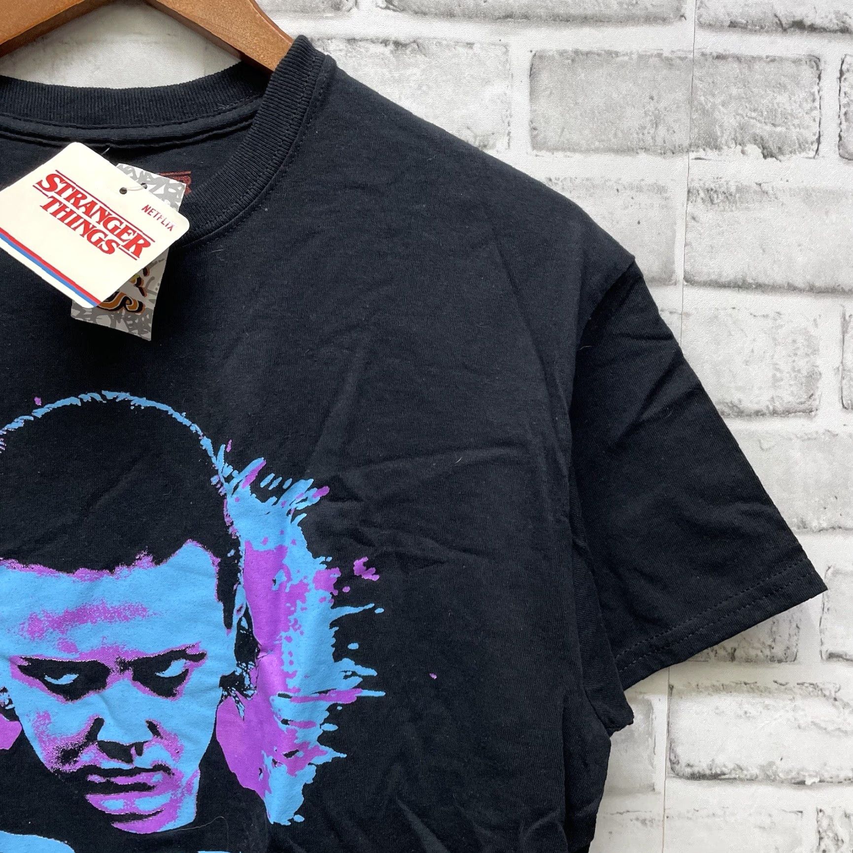Vintage VINTAGE NWT Stranger Things 100% cotton black graphic Tee Mens Size M Size US M / EU 48-50 / 2 - 2 Thumbnail