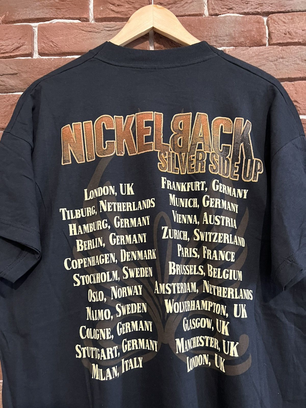 Band Tees Vintage 00s Nickelback Silver Side Tour Tee Rare Travis Y2K Size US XL / EU 56 / 4 - 4 Thumbnail