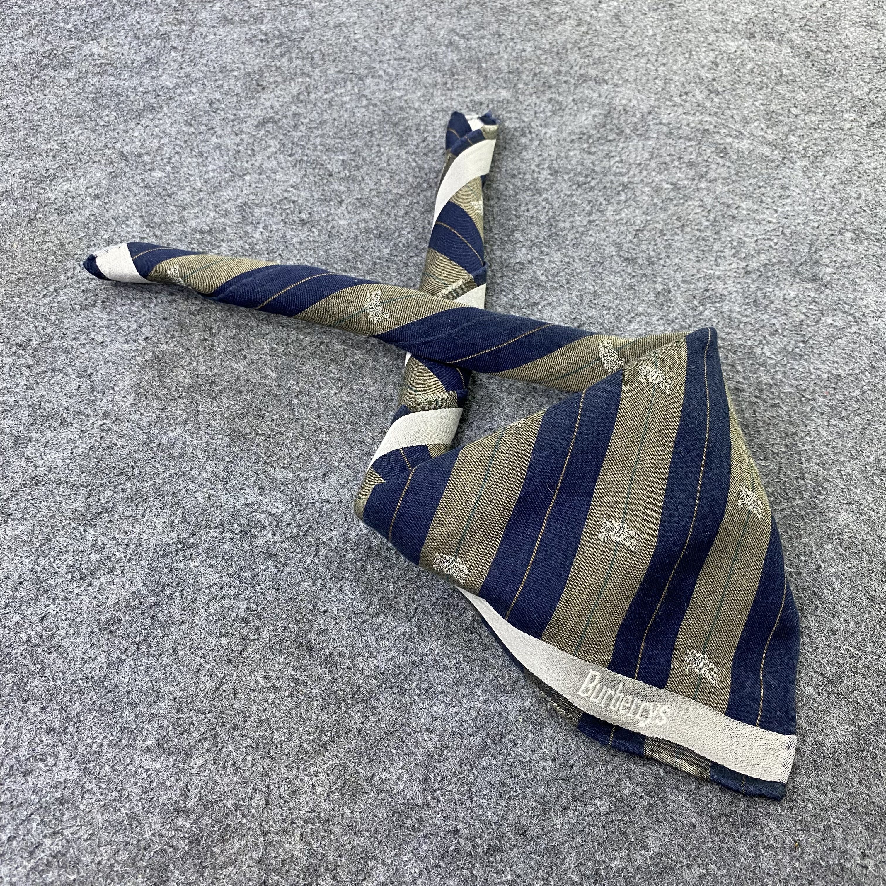 Burberry Burberry Handkerchief Neckerchief Bandana-B1673 Size ONE SIZE - 1 Thumbnail