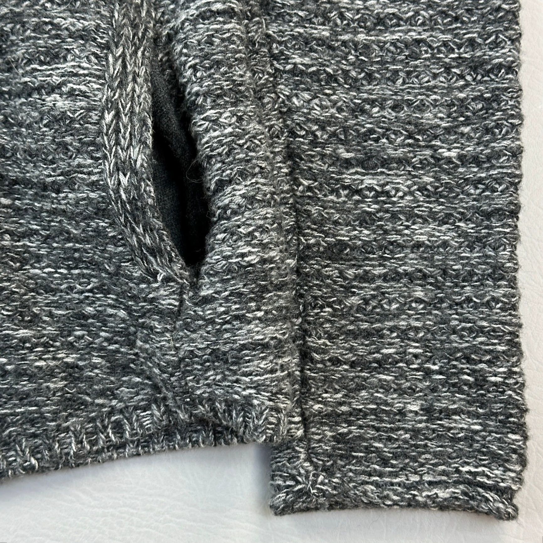 Athleta VINTAGE Athleta Sweater Women's Medium Gray Extra Fine Merino Wool Knit Pullover Size M / US 6-8 / IT 42-44 - 3 Thumbnail