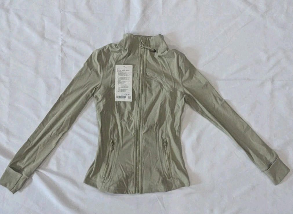Lululemon BRAND NEW Lululemon Define Jacket Nulu. Size 4. Nomad Size S / US 4 / IT 40 - 2 Thumbnail