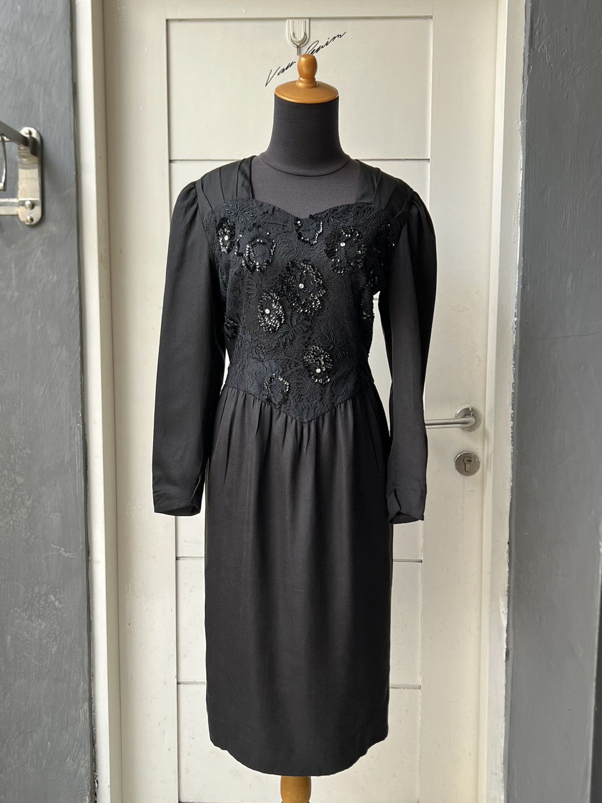 Givenchy GIVENCHY Hi Formal Dress Size XS / US 0-2 / IT 36-38 - 1 Thumbnail