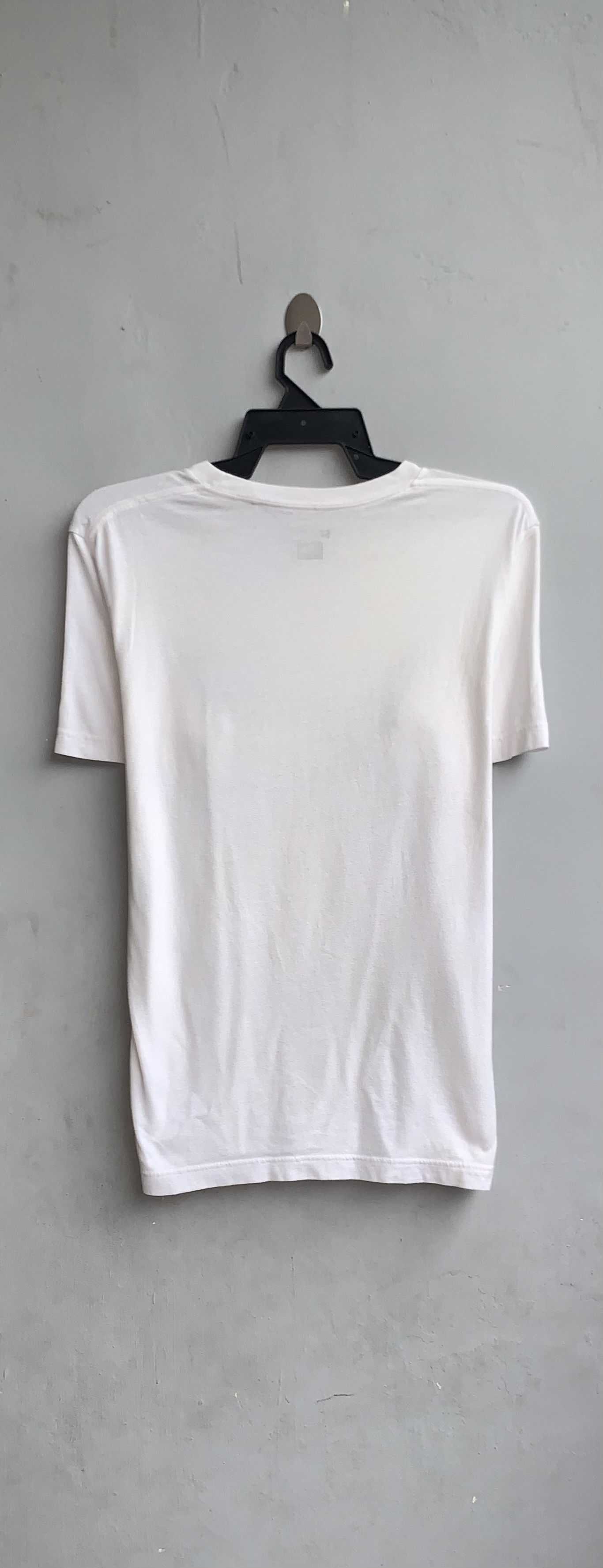 MoMA MoMA Eames Chair Uniqlo Shirt Size US M / EU 48-50 / 2 - 5 Thumbnail