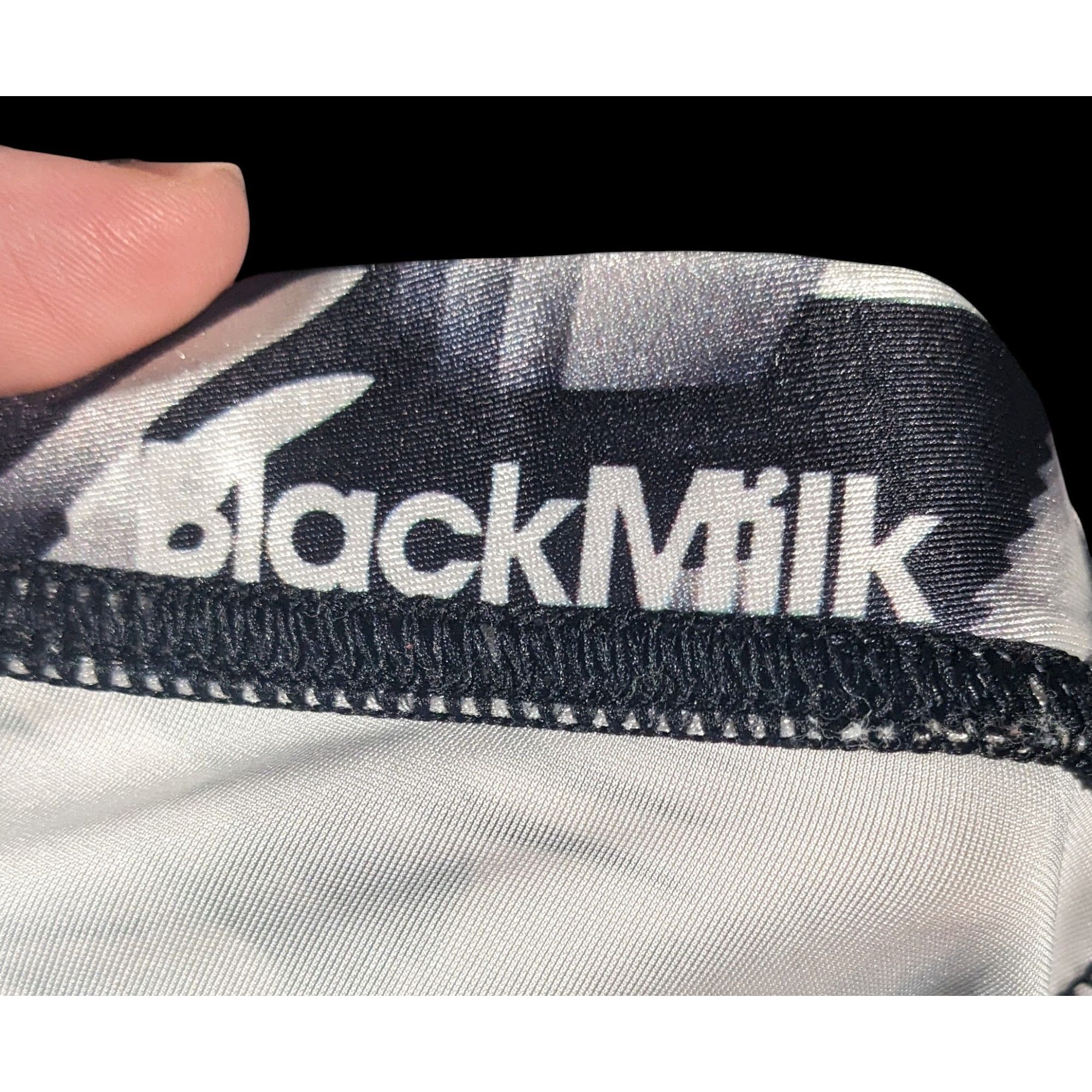 BlackMilk Black Milk Black And White Geometric Print Leggings Size XS Size 22" - 4 Thumbnail