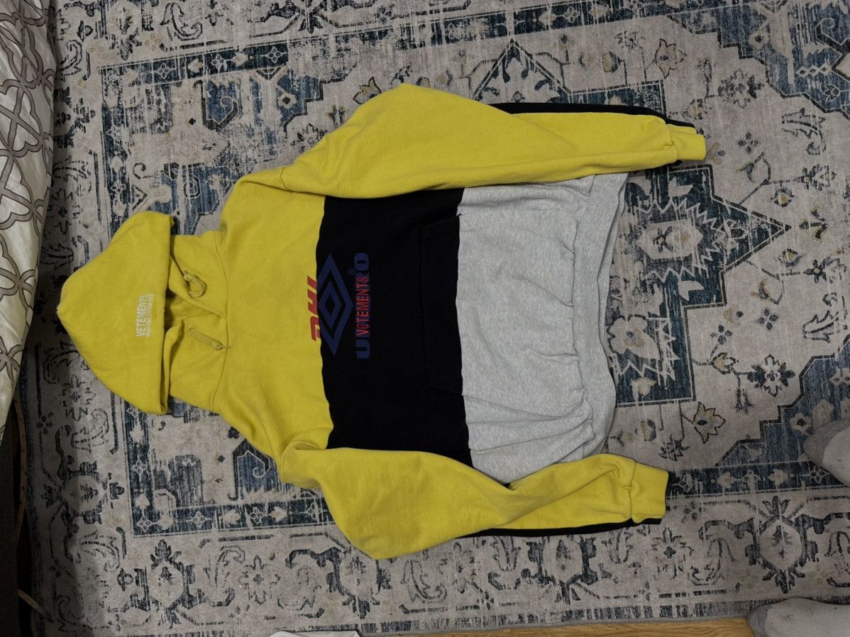 Umbro × Vetements Vetements x Umbro x DHL Hong Kong Exclusive Size US S / EU 44-46 / 1 - 1 Thumbnail