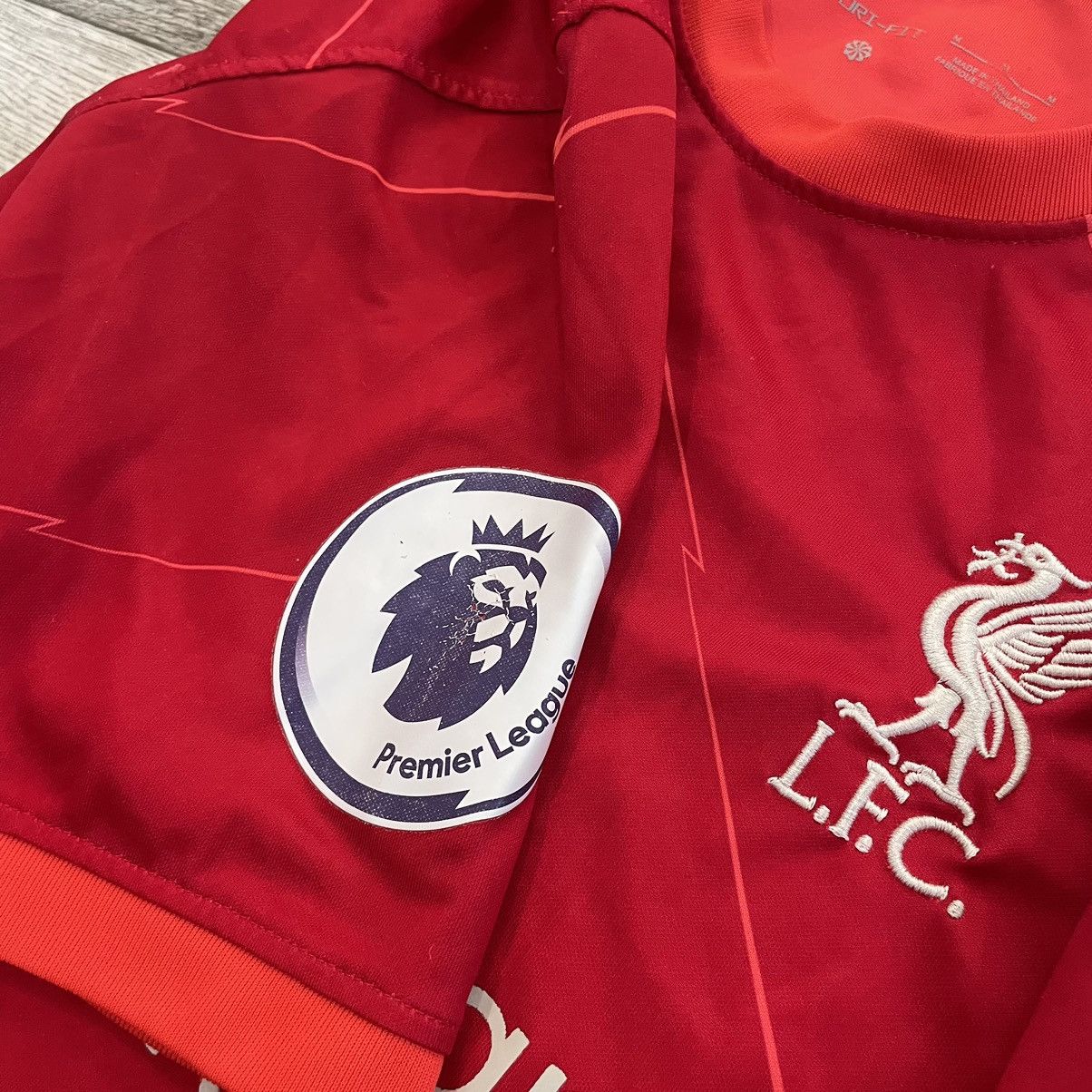 Band Tees Nike Liverpool Expedia LFC Premier chartered Jersey tee shir Size US M / EU 48-50 / 2 - 7 Thumbnail