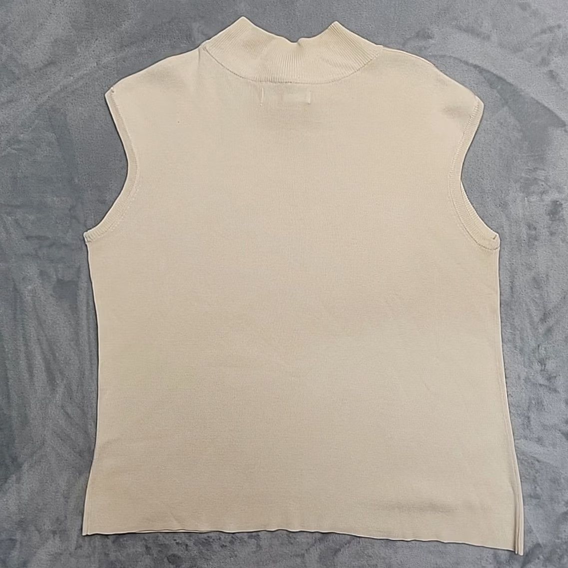 Coldwater Creek Coldwater Creek Top Women L Cream Sleeveless Silk Blend Minimal Capsule Wardrobe Silk Knit Solid Beige Casual Mens Womens Girls Boys Size L / US 10 / IT 46 - 4 Thumbnail