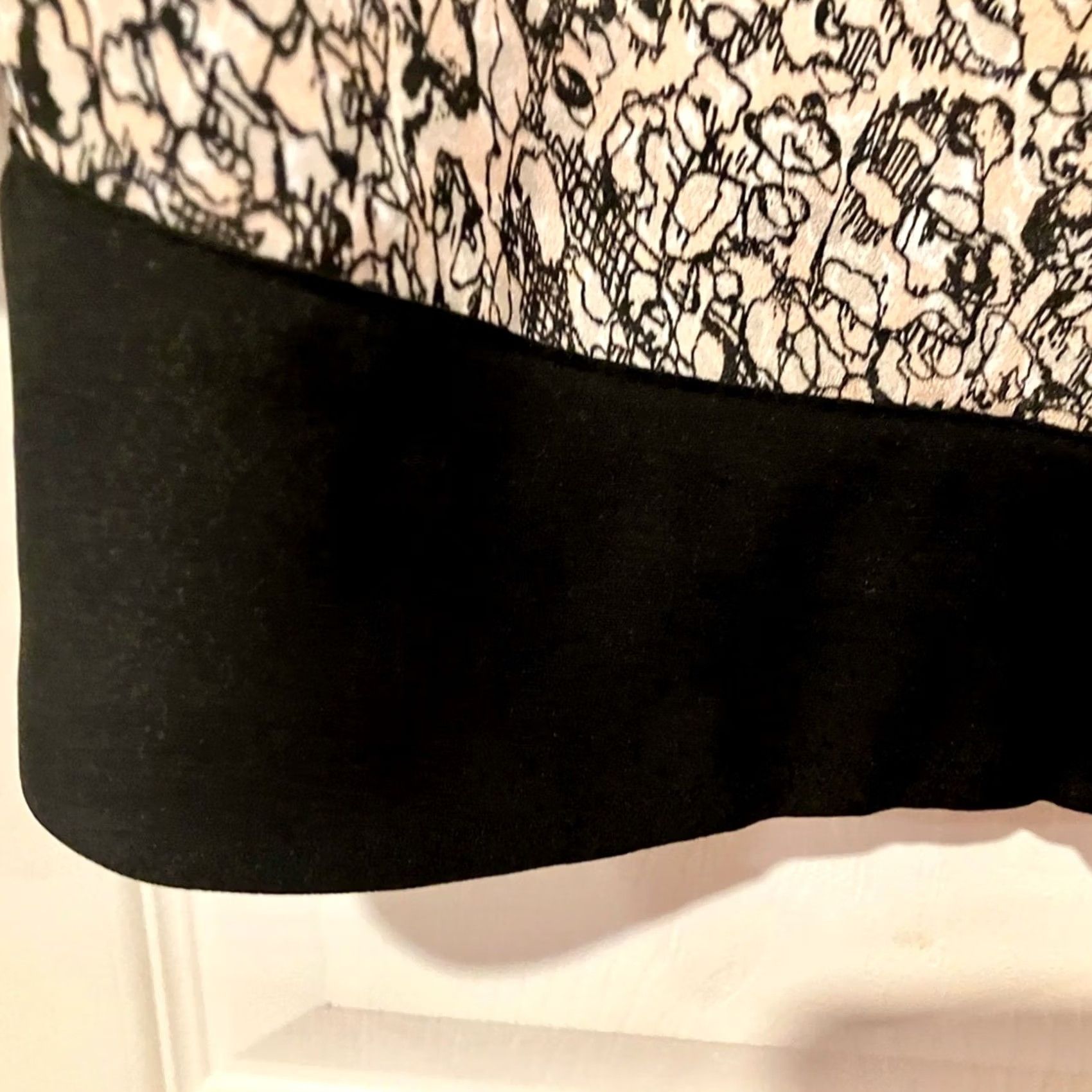 BCBGeneration BCBGeneration Blouse XS Floral Long Bell Sleeve Cross Cutout Back Festival Size XS / US 0-2 / IT 36-38 - 4 Thumbnail