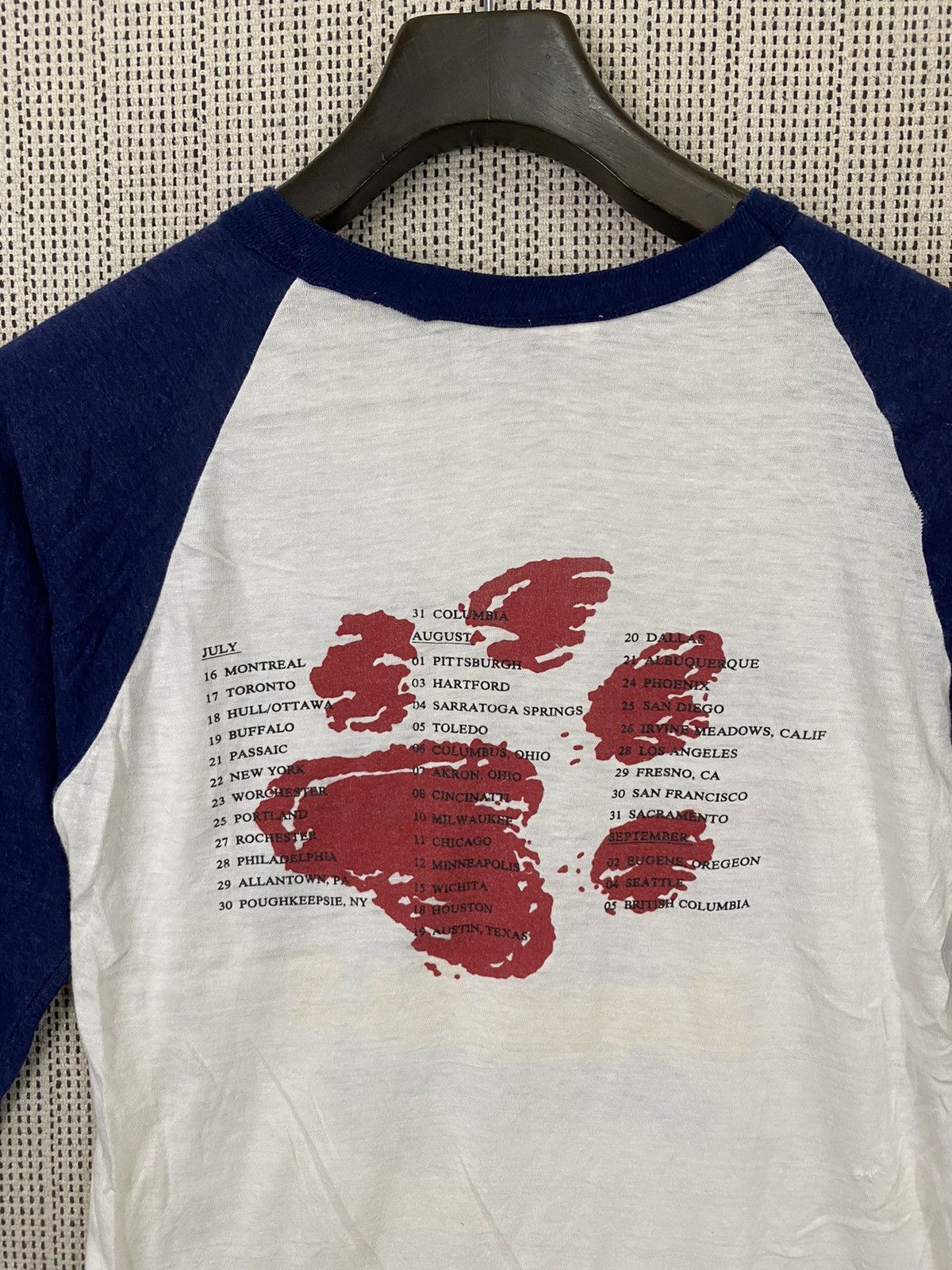 Band Tees × Vintage Vintage animals band world tour 1983 tshirt very rare Size US M / EU 48-50 / 2 - 4 Thumbnail