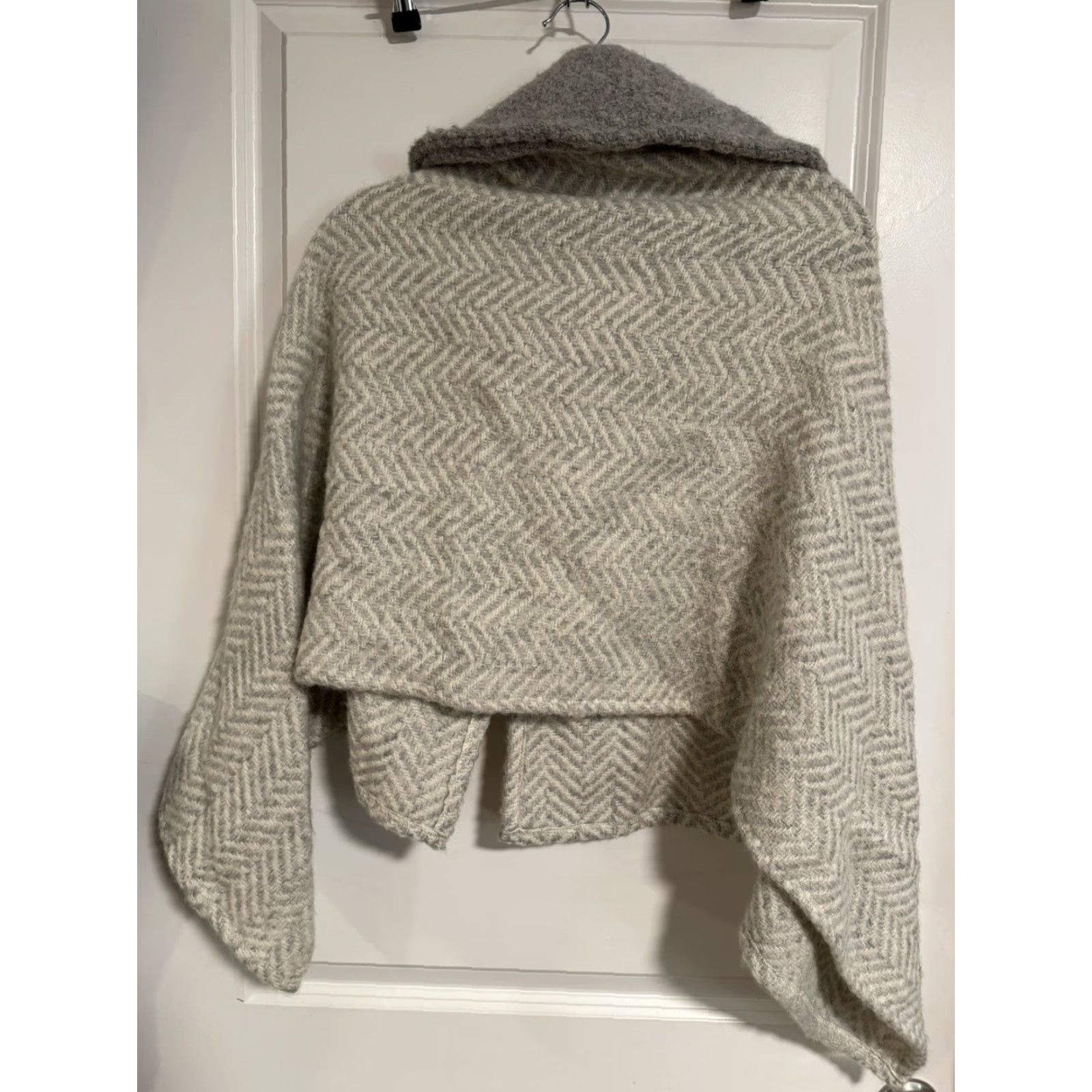 Vintage John Branigan Weavers Wool Blend Cape Shawl Collar Ireland One Size Dove & Cream Women Caped Knit Size ONE SIZE - 2 Thumbnail
