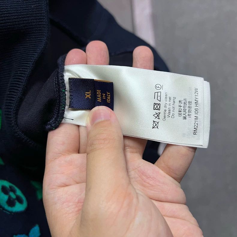 Louis Vuitton Louis Vuitton Long Sleeve Pullover Sweatshirt with a Round Size US XL / EU 56 / 4 - 4 Thumbnail