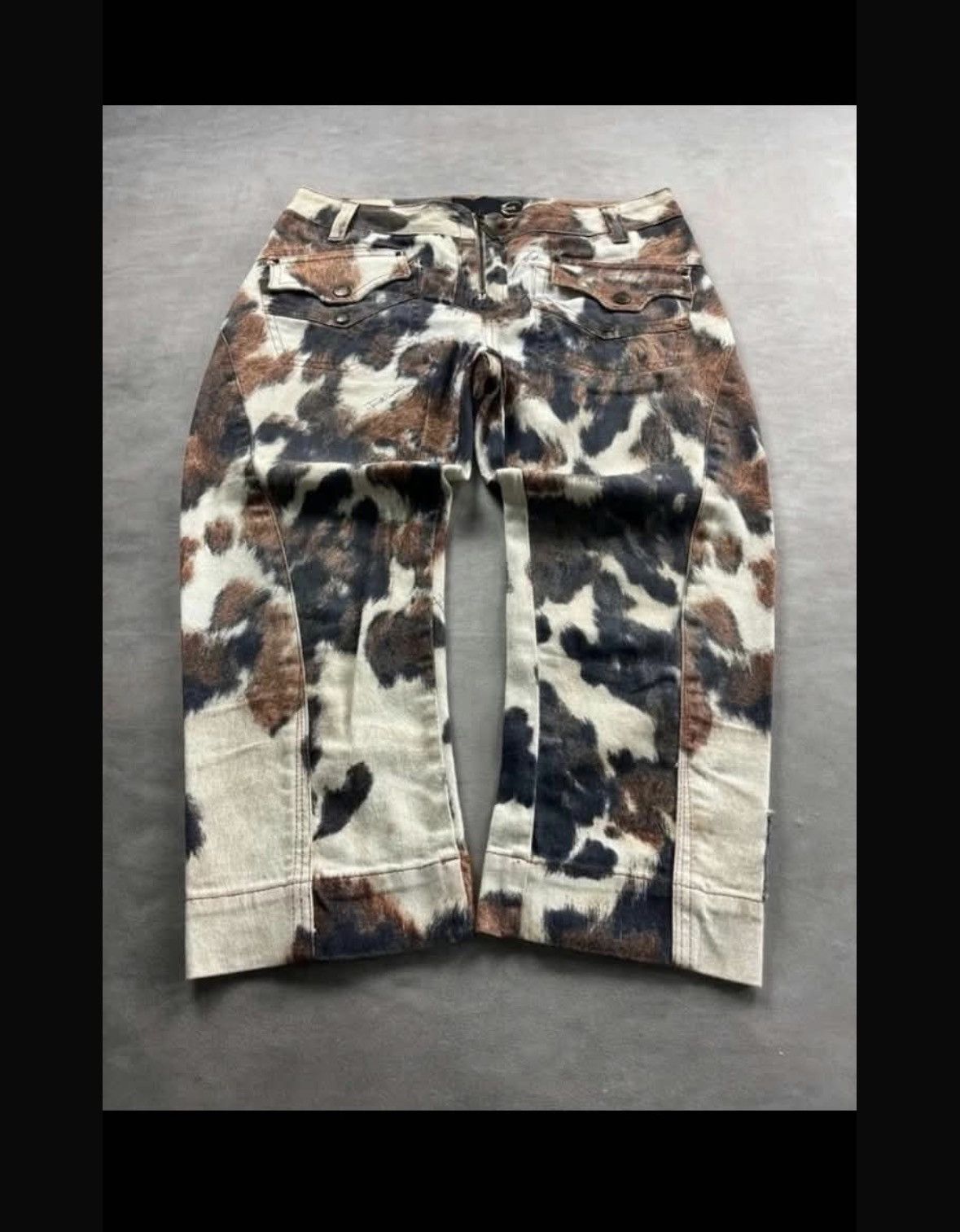 Roberto Cavalli Roberto Cavalli - Cow Print / Animal Print Capri Pants Size 27" / US 4 / IT 40 - 1 Thumbnail