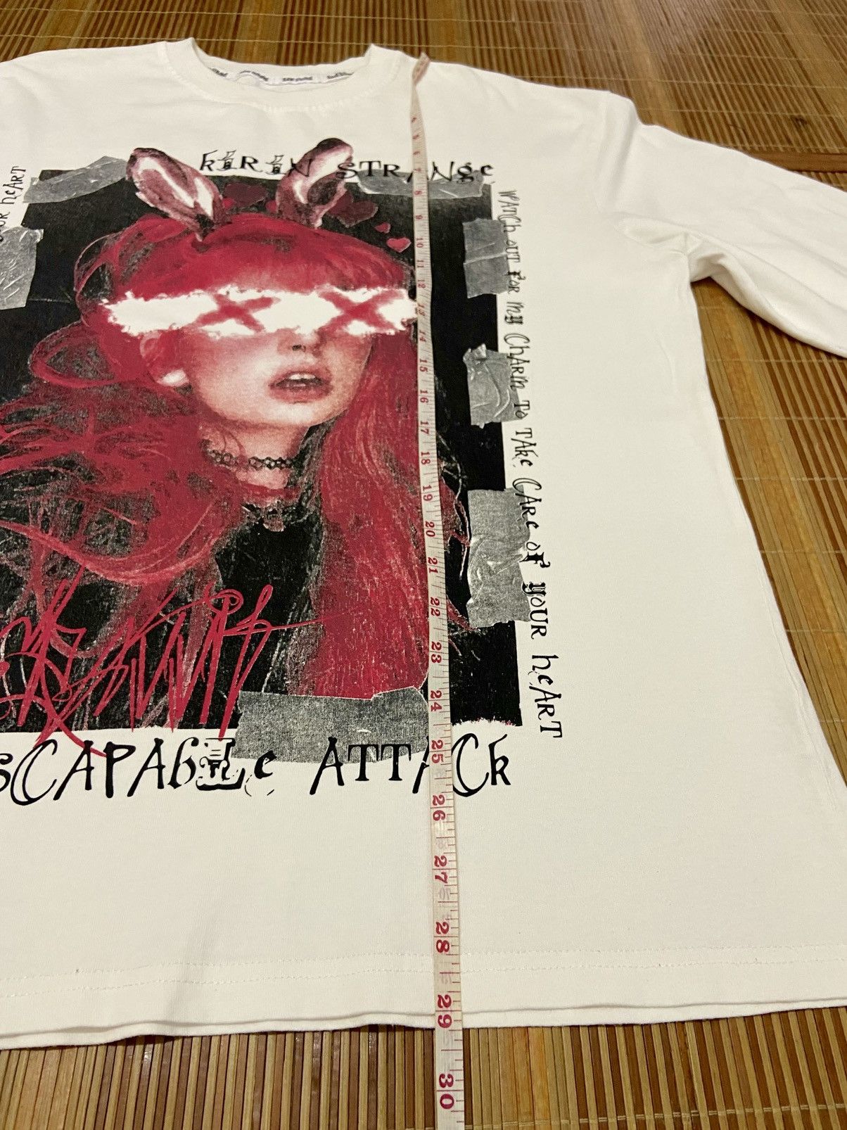 Other KIRIN STRANGE BUNNY GIRL GRAPHICS TEE Size US L / EU 52-54 / 3 - 8 Thumbnail