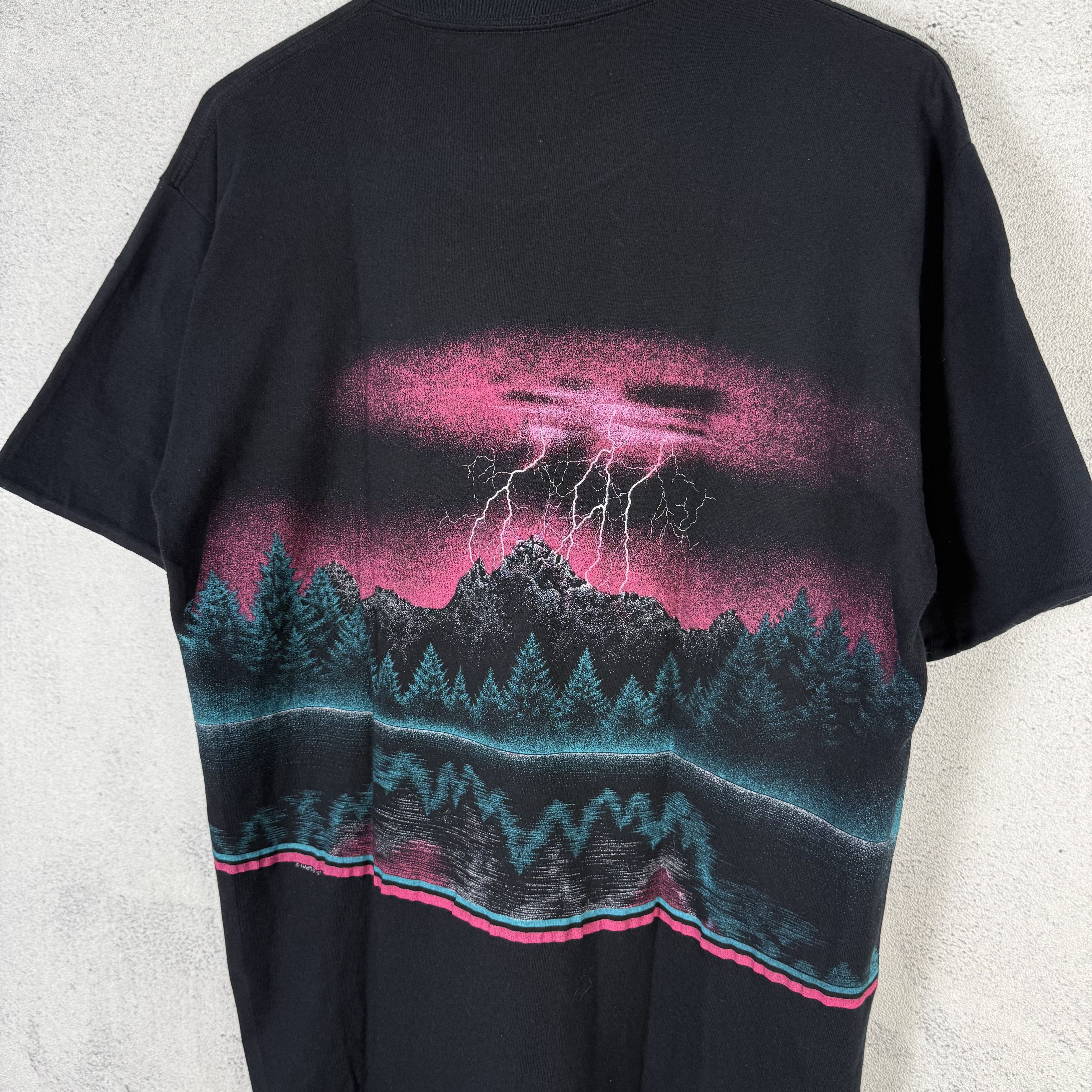 Vintage Vintage Lightning Mountain Habitat Tshirt Size US L / EU 52-54 / 3 - 4 Thumbnail