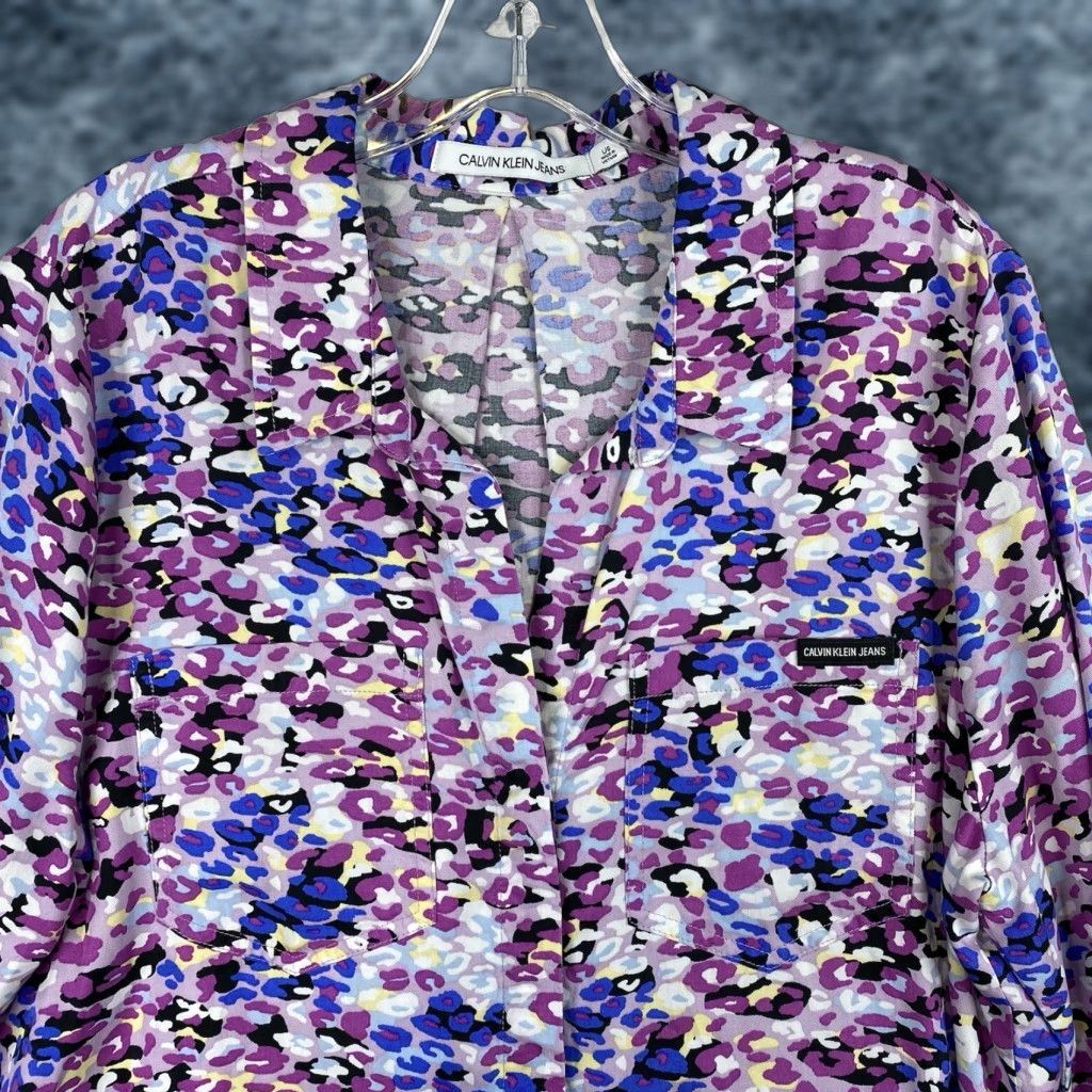 Calvin Klein Calvin Klein Top Womens L Colorful Animal Print Button Up Chambray Denim Lyocell Size L / US 10 / IT 46 - 1 Thumbnail