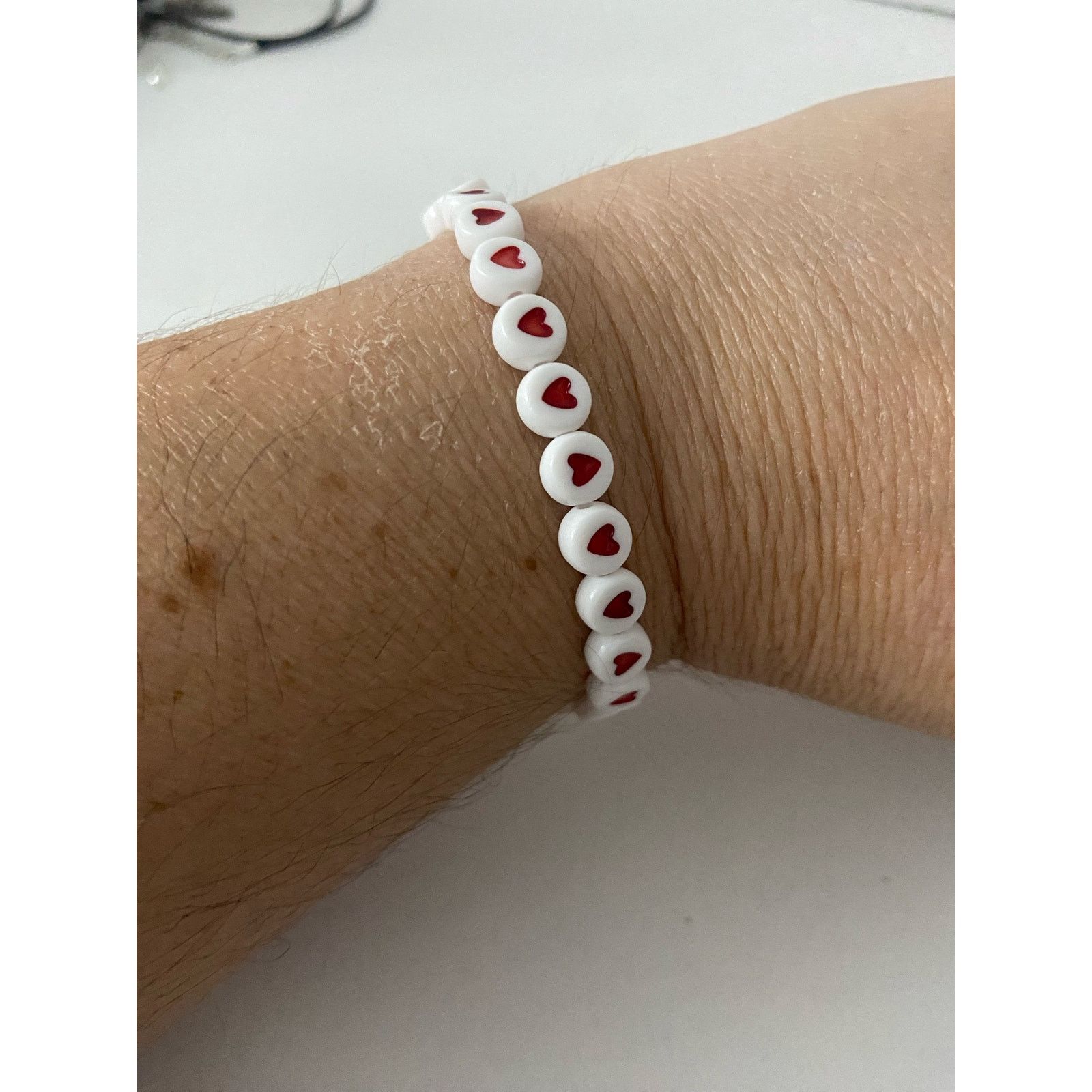 Handmade white bead heart bracelet Size ONE SIZE - 1 Thumbnail