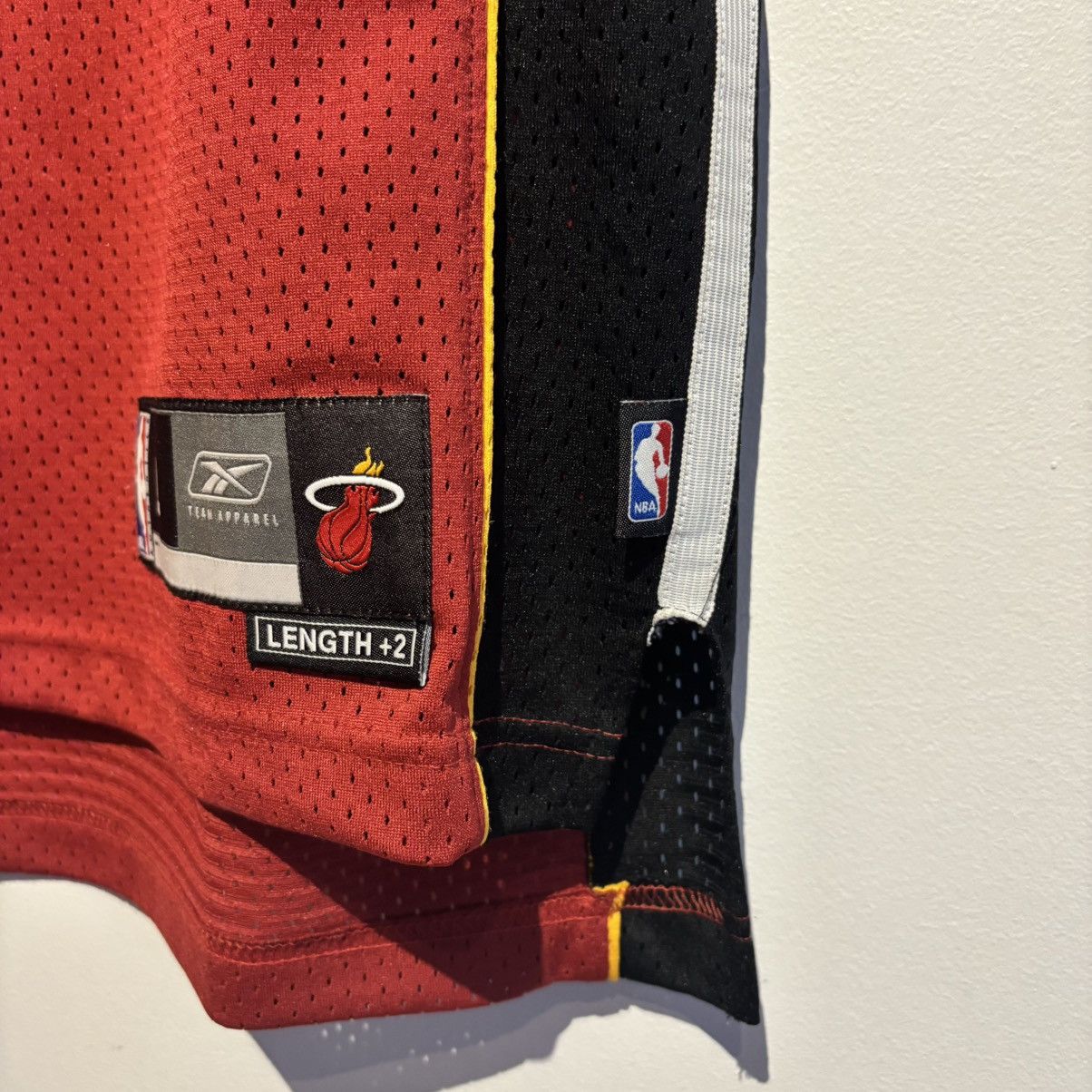 NBA Shaquille O'Neal Miami Heat Swingman Jersey Reebok NBA Red Size US L / EU 52-54 / 3 - 4 Thumbnail
