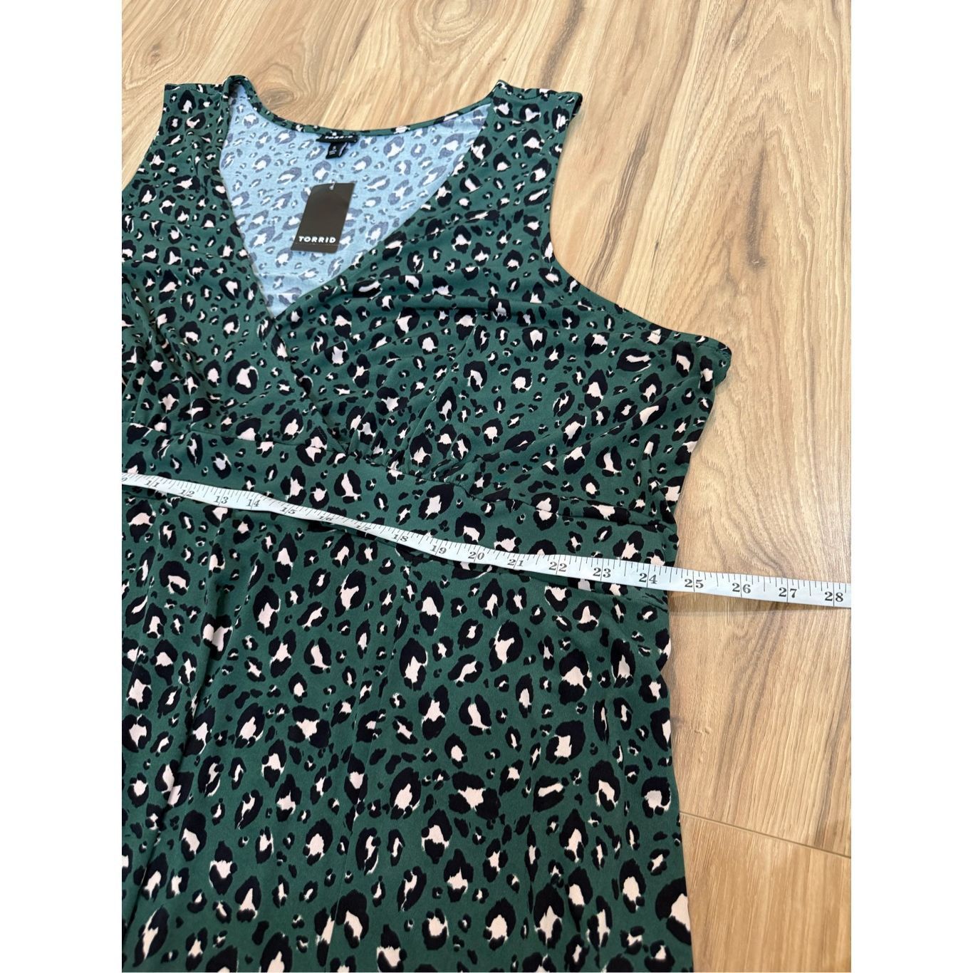 Other TORRID NWT GREEN LEOPARD STUDIO KNIT TIE FRONT HI-LOW DRESS Size 4XL / US 24-26 - 8 Thumbnail