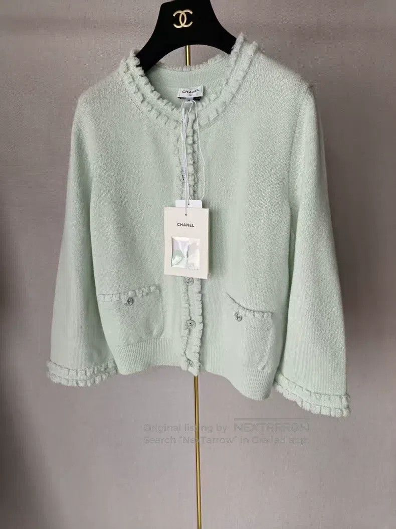 Chanel Chanel Green knitted cardigan coat Size XS / US 0-2 / IT 36-38 - 1 Thumbnail