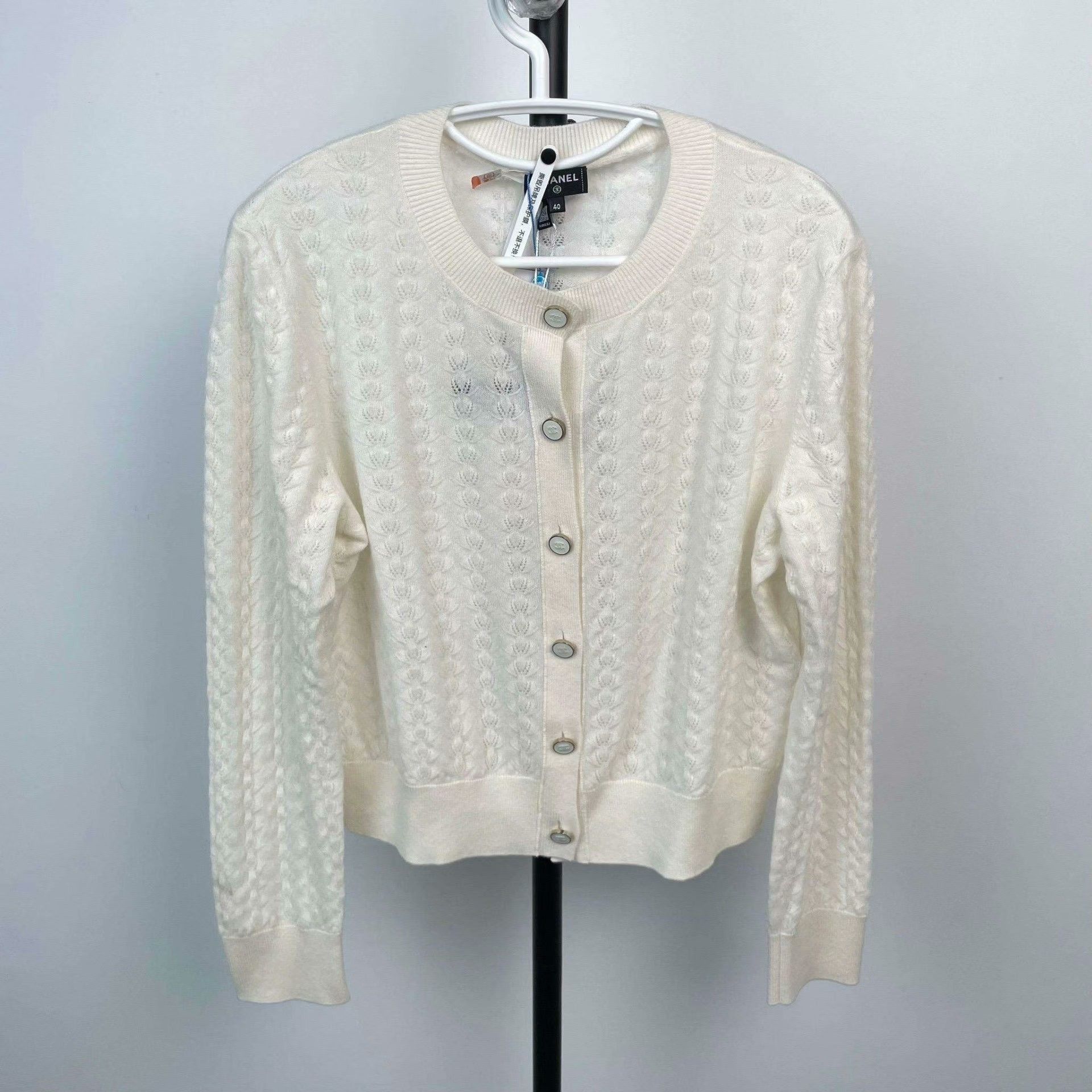 Chanel Chanel Knit Sweater 40 Women Size M / US 6-8 / IT 42-44 - 1 Thumbnail