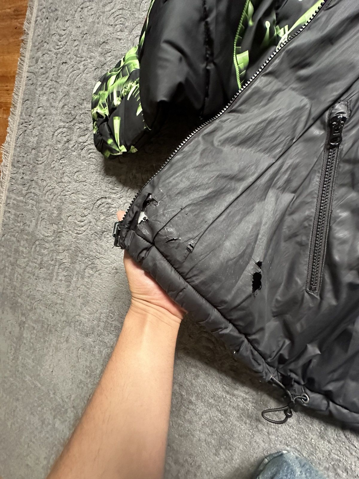 Supreme Supreme Watches Reversible Puffy Jacket 'Black' FW2020 Size US L / EU 52-54 / 3 - 3 Thumbnail