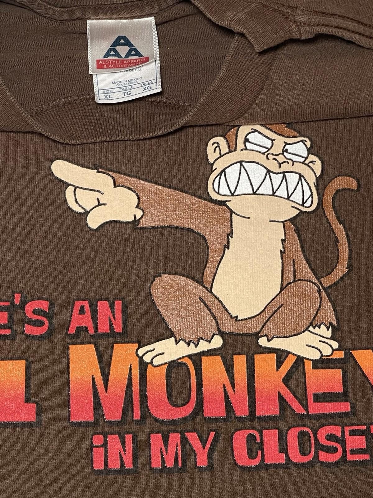 AAA 2005 Family Guy There's an Evil Monkey in my Closet Shirt XL Size US XL / EU 56 / 4 - 4 Thumbnail