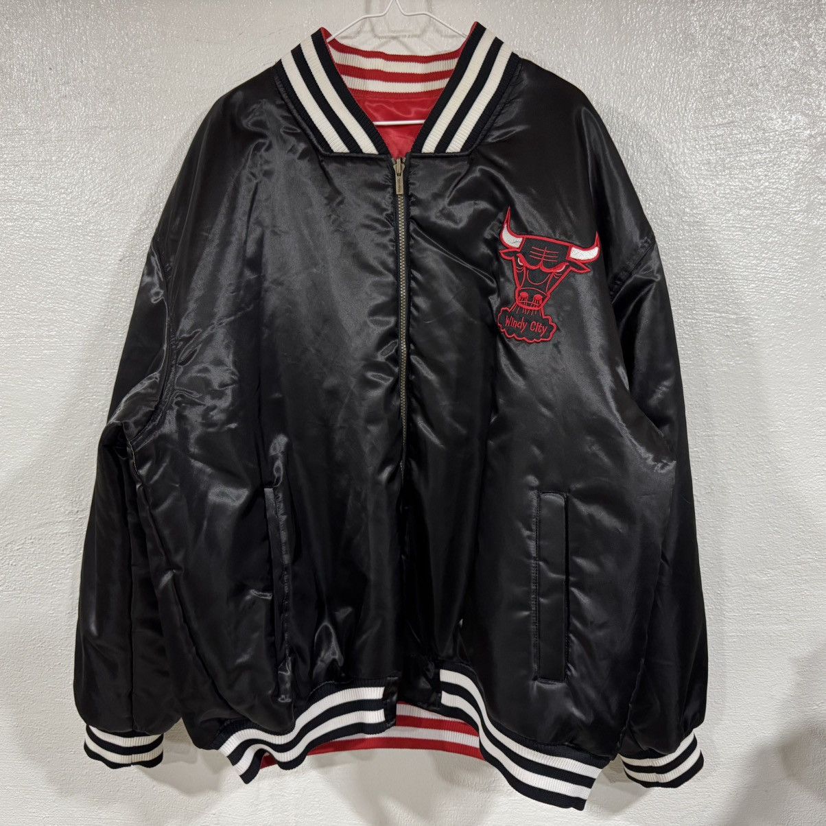 Majestic NBA Chicago Bulls Reversible Red Black Satin Jacket 2-3XL Size US XXL / EU 58 / 5 - 2 Thumbnail