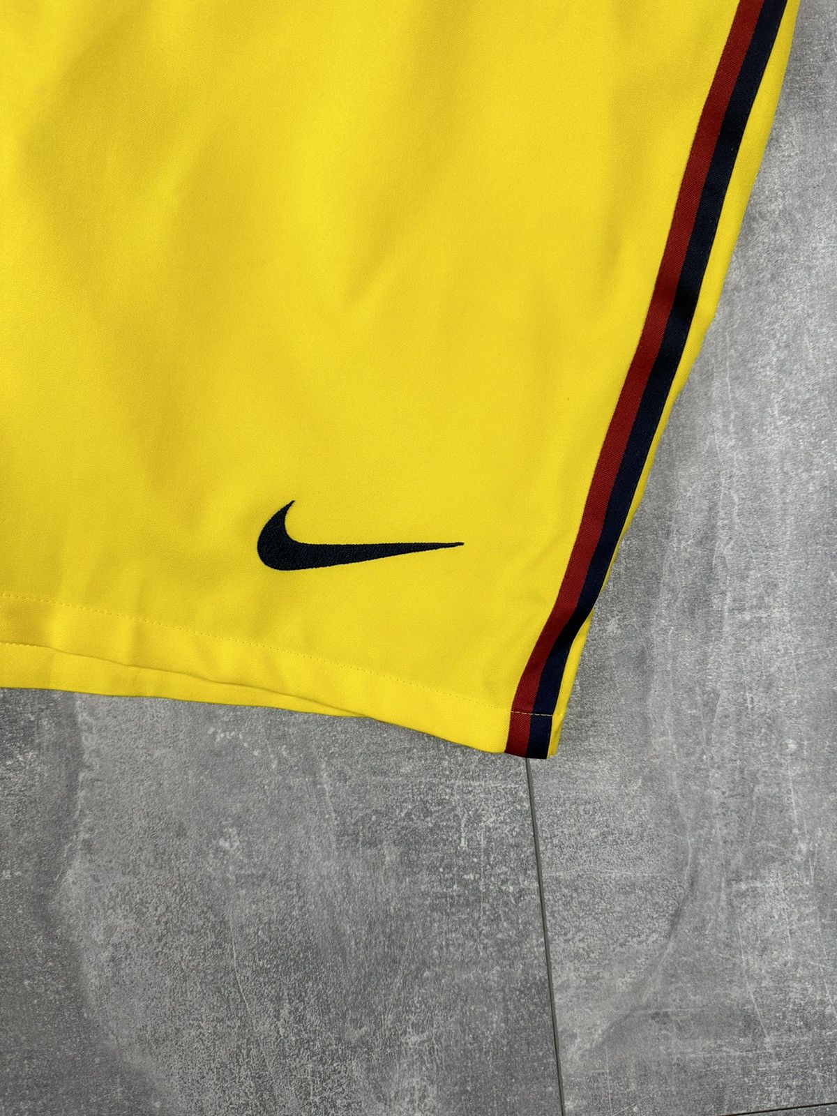 Nike Nike Barcelona FC 2012/13 Away Soccer Football Short Size US 34 / EU 50 - 2 Thumbnail