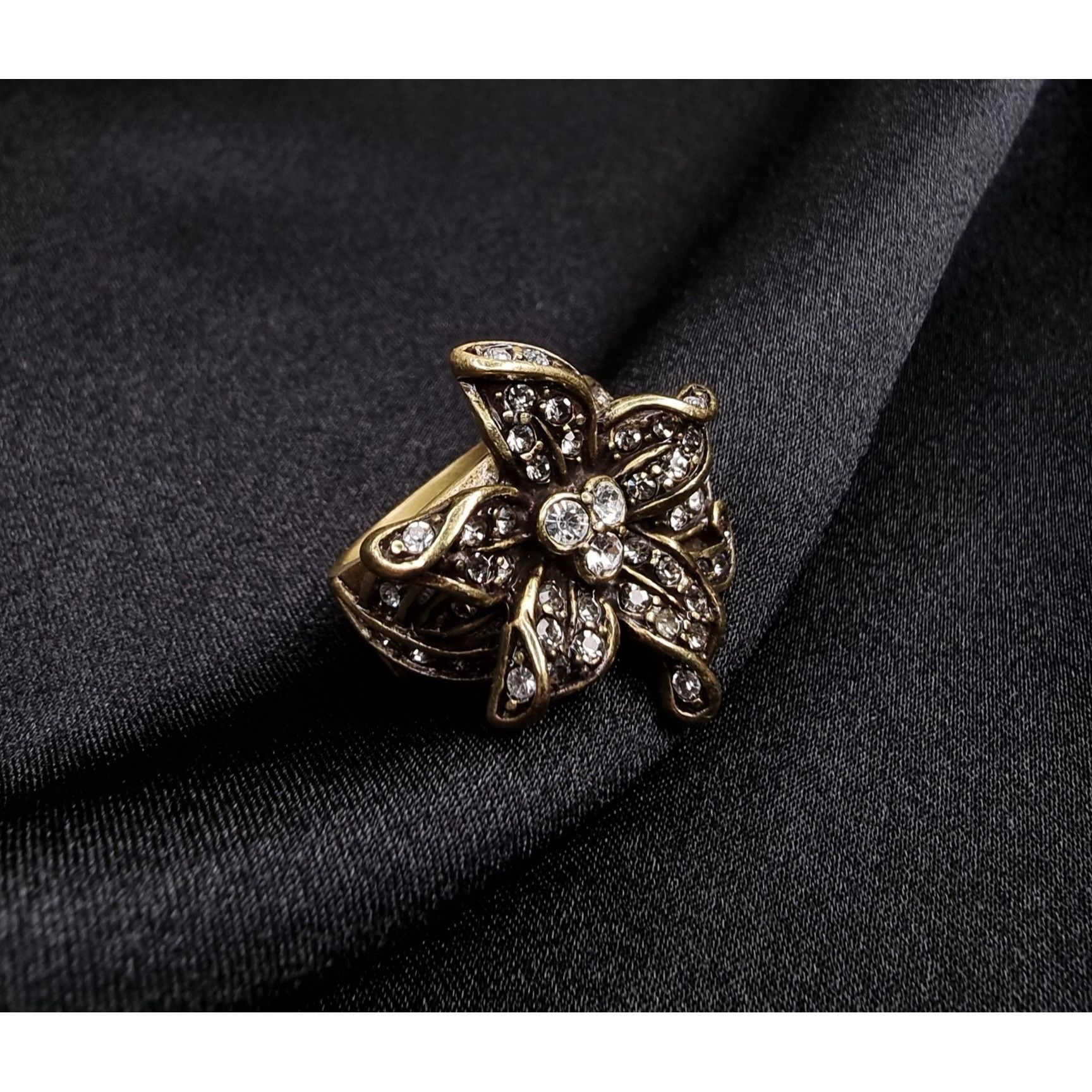 Vintage Heidi Daus Gold-Tone Flower Ring With Clear Crystal Accents Size ONE SIZE - 2 Thumbnail