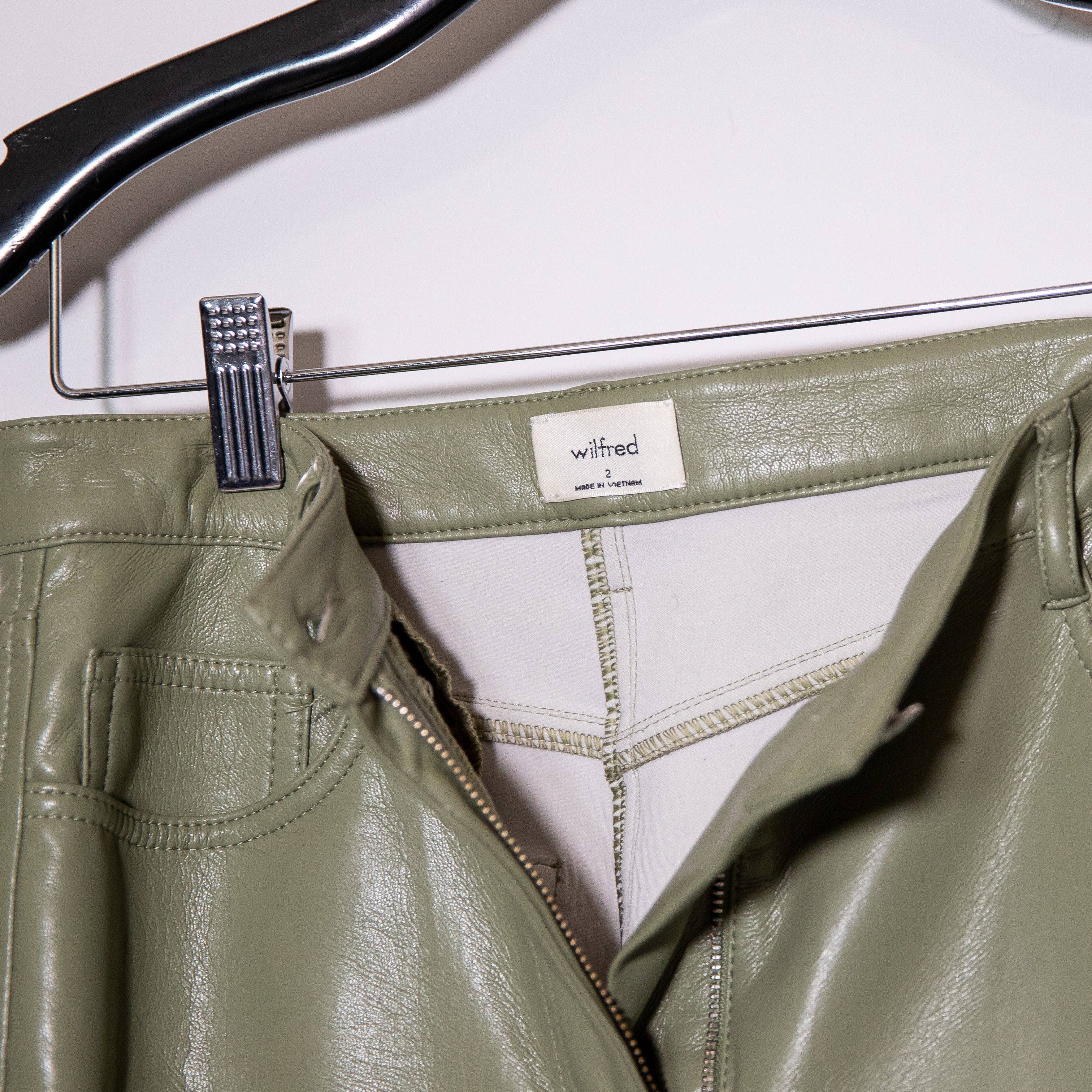 Aritzia Wilfred Aritzia Melina Cropped Vegan Leather Size 26" / US 2 / IT 38 - 2 Thumbnail